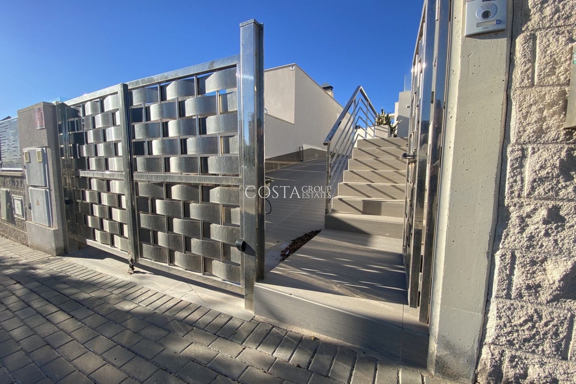 Resale - Villa -
Orihuela - Dehesa de Campoamor