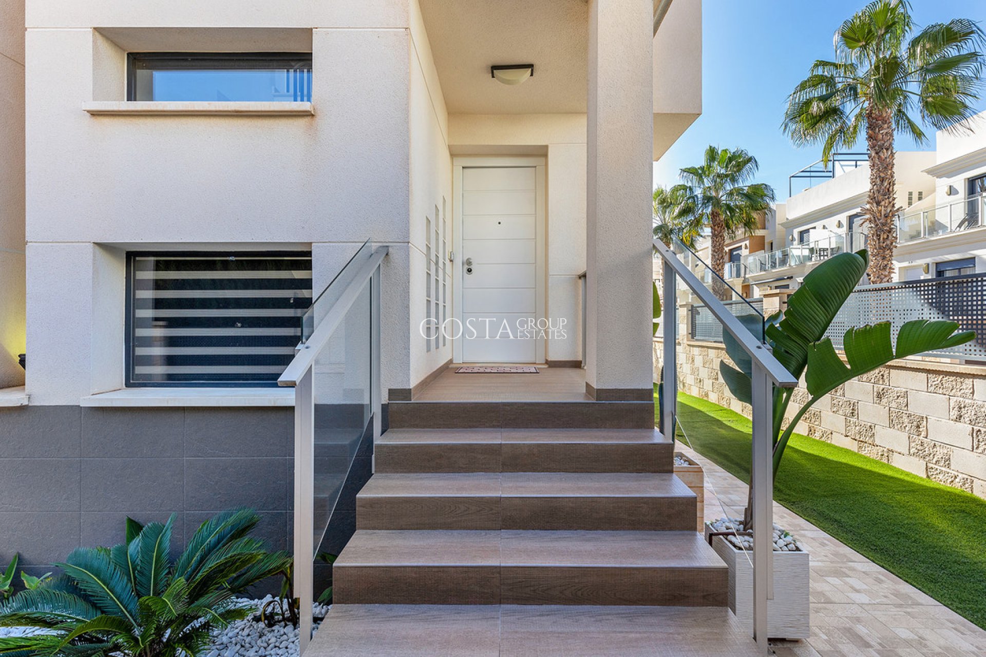 Resale - Villa -
Orihuela - La Zenia