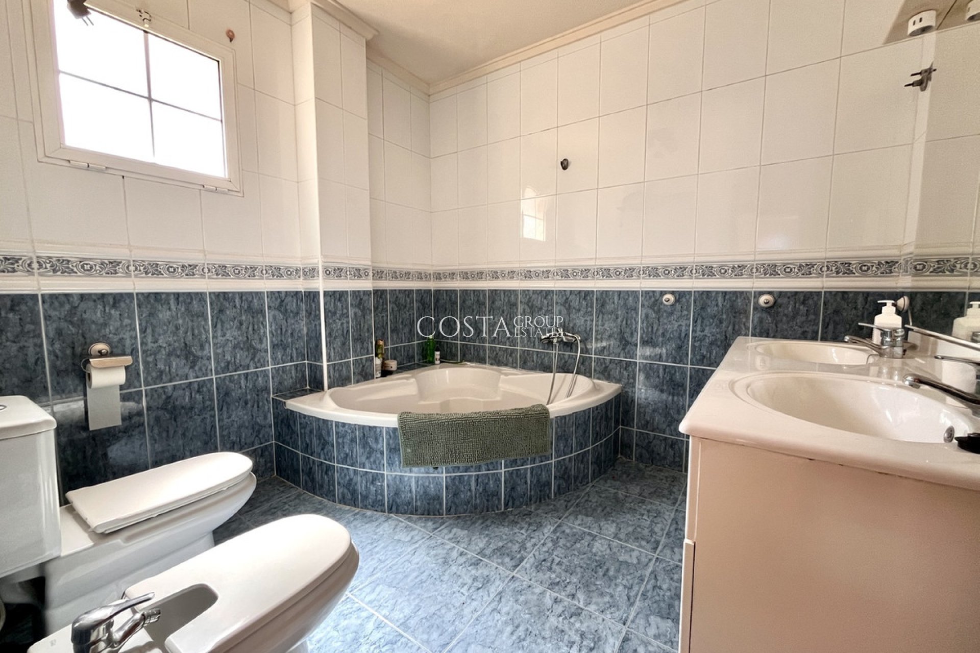 Resale - Villa -
Orihuela - La Zenia