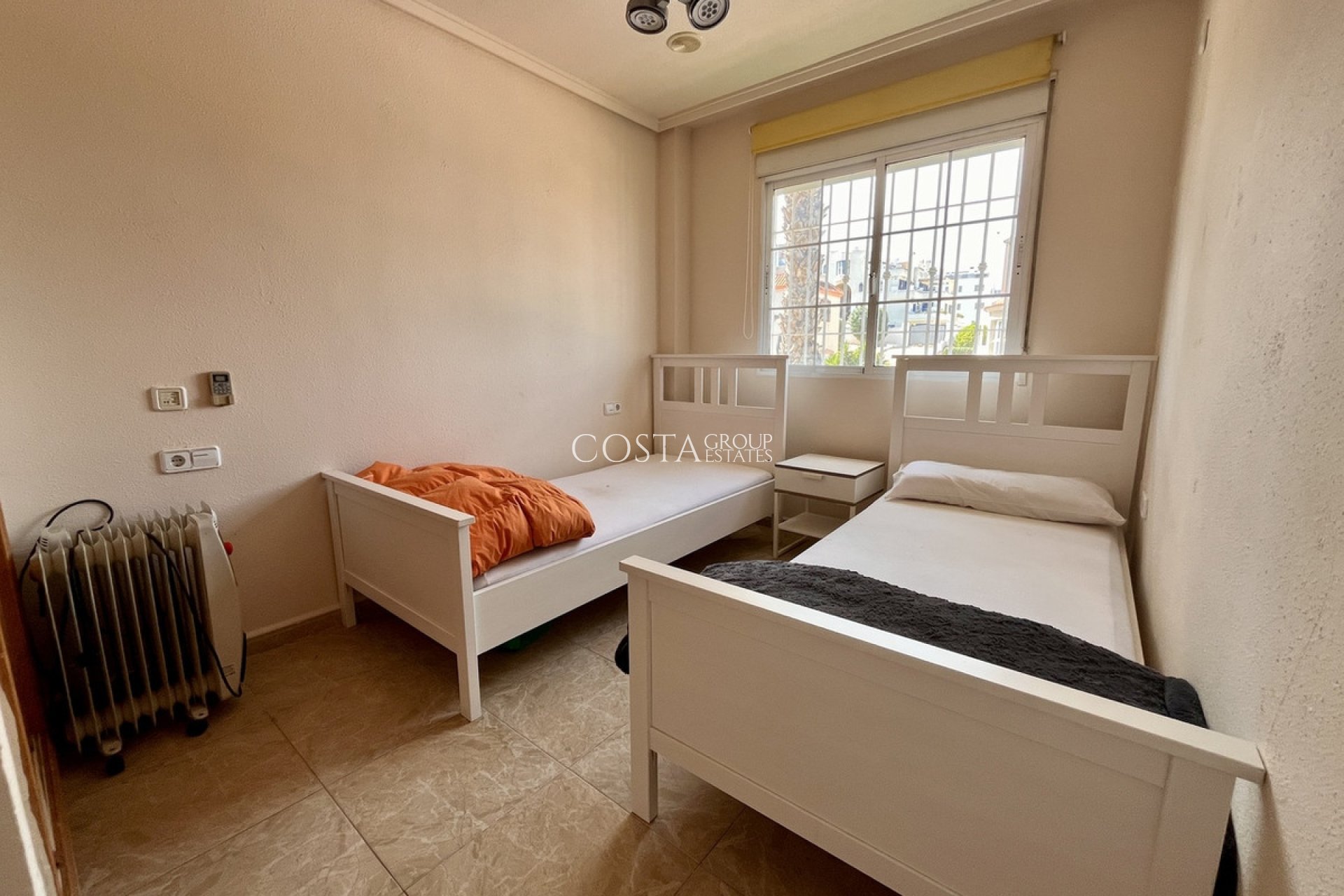 Resale - Villa -
Orihuela - La Zenia