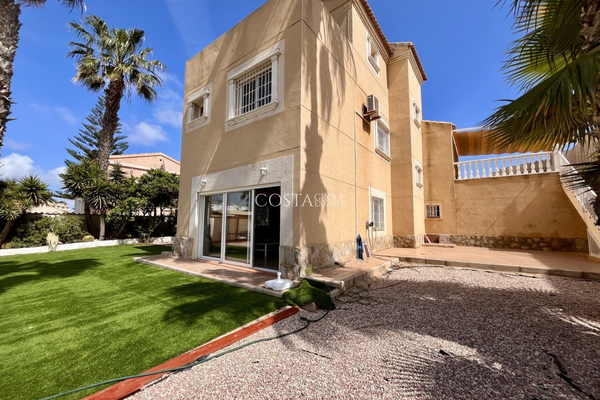 Resale - Villa -
Orihuela - La Zenia