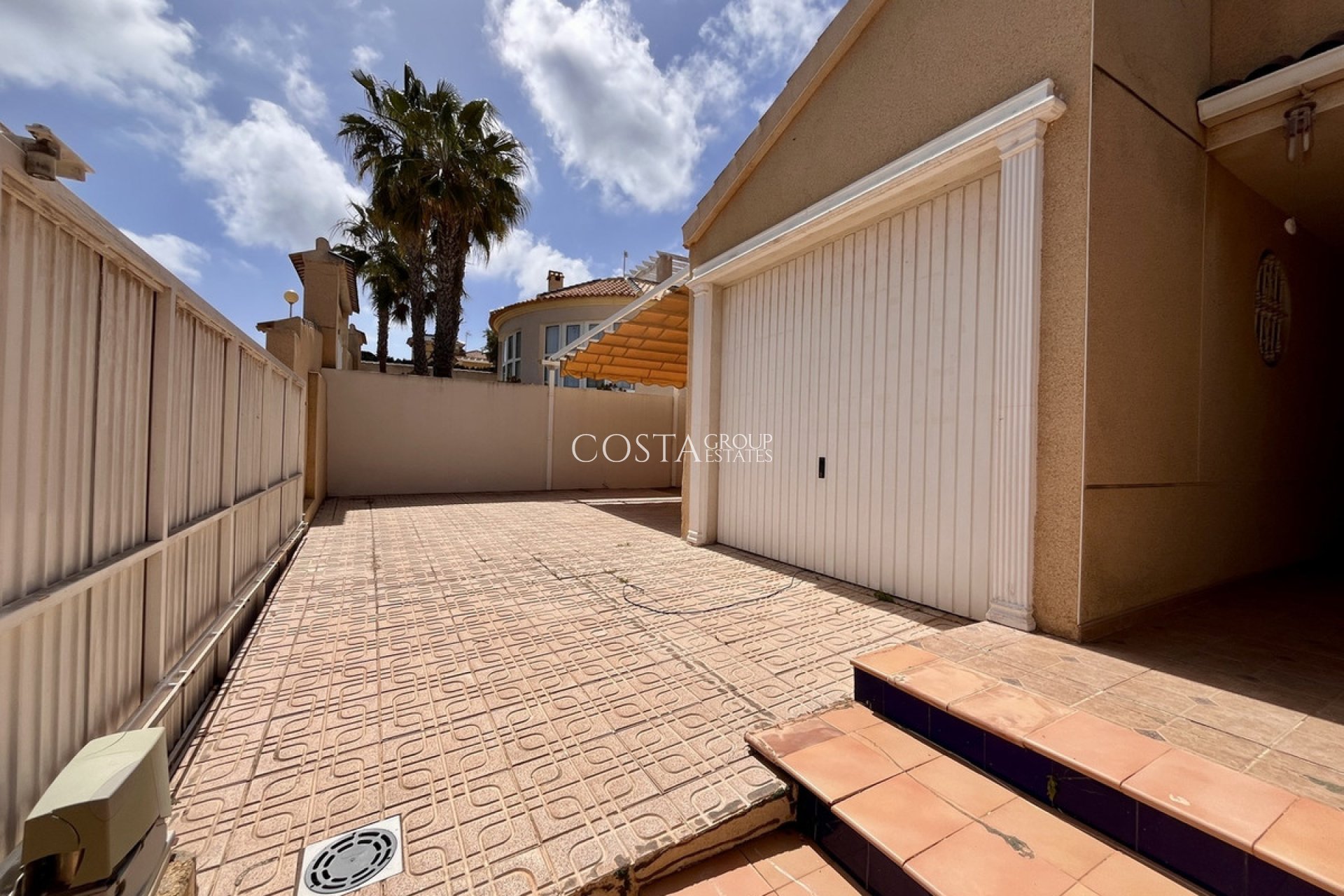 Resale - Villa -
Orihuela - La Zenia