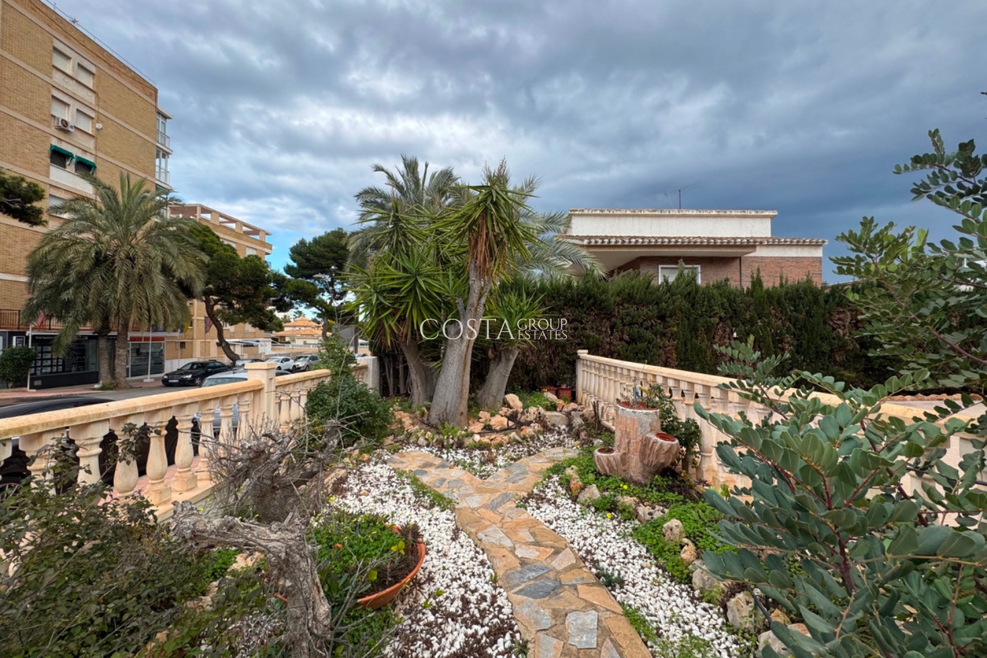 Resale - Villa -
Orihuela - La Zenia