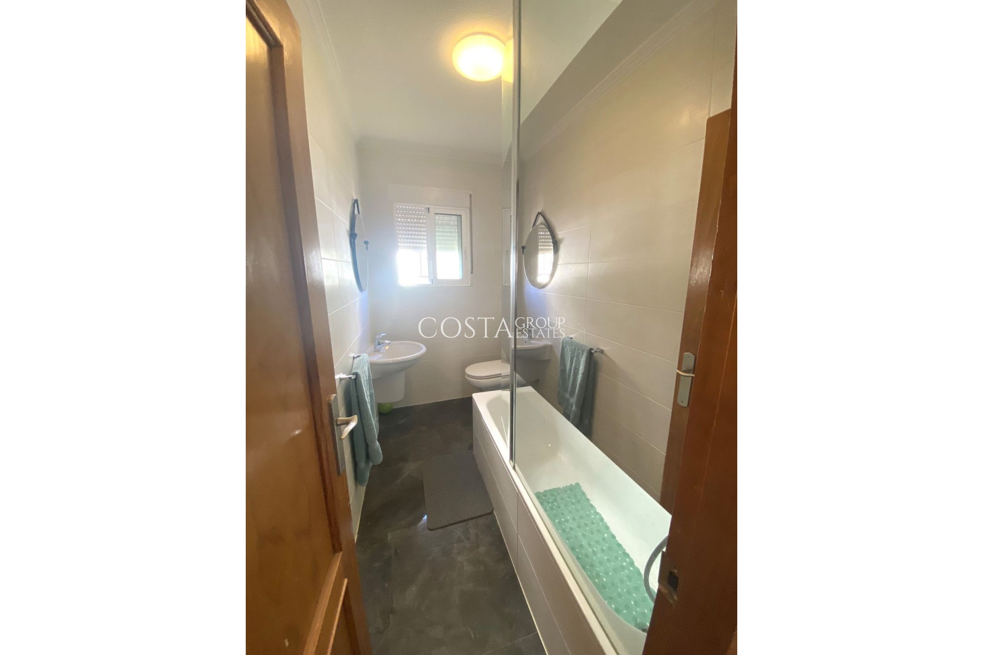 Resale - Villa -
Orihuela - La Zenia