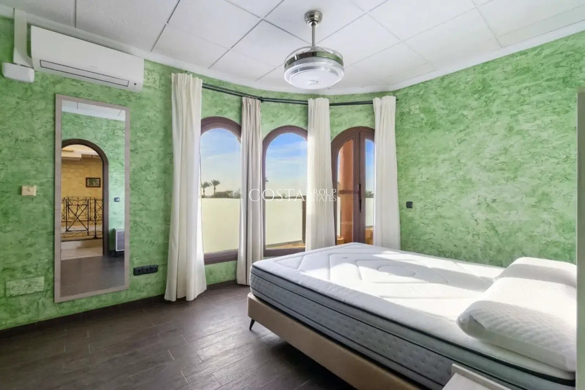 Resale - Villa -
Orihuela - La Zenia