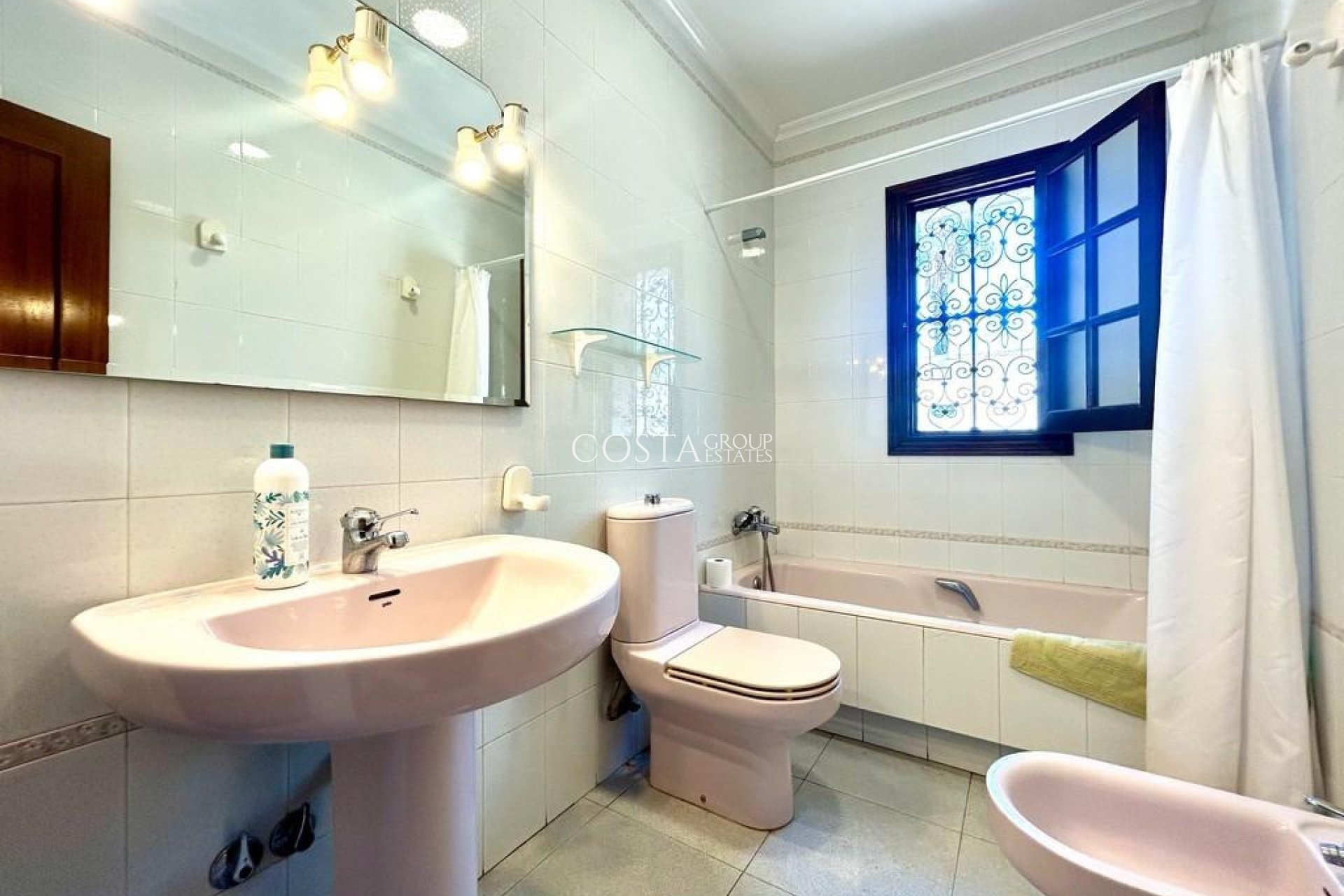 Resale - Villa -
Orihuela - La Zenia