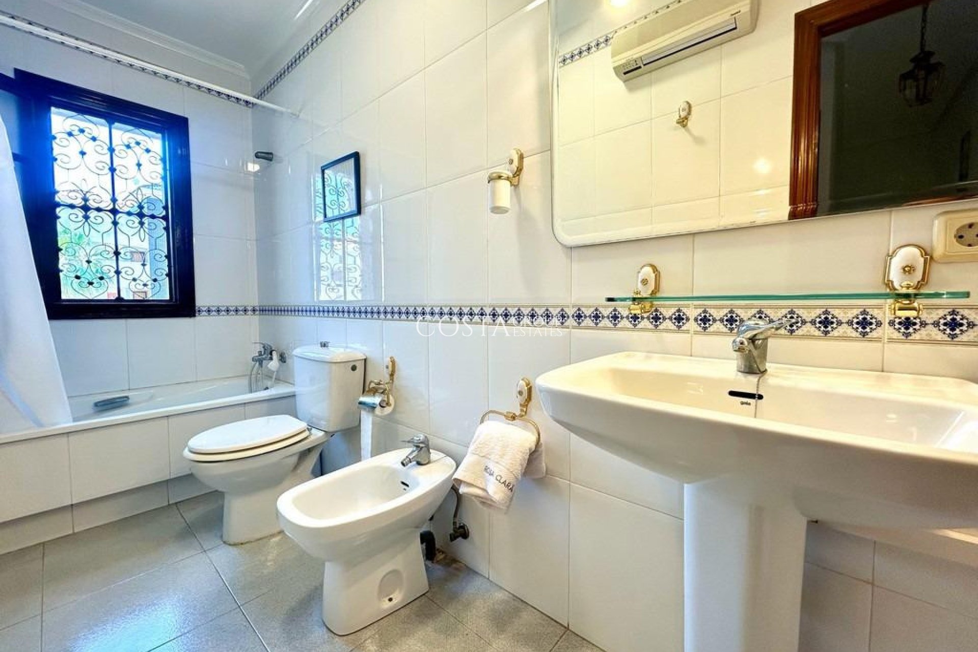 Resale - Villa -
Orihuela - La Zenia