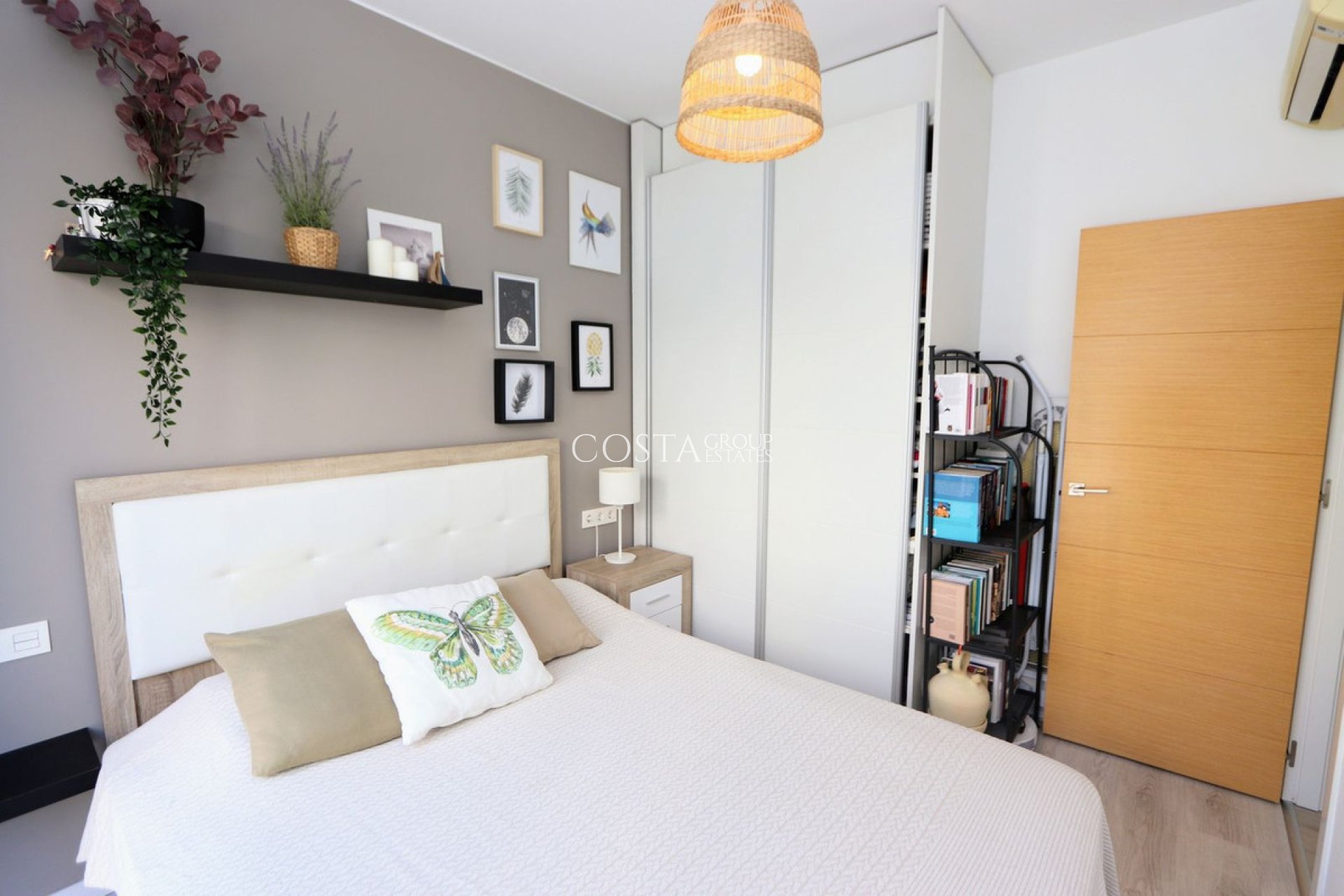 Resale - Villa -
Orihuela - La Zenia