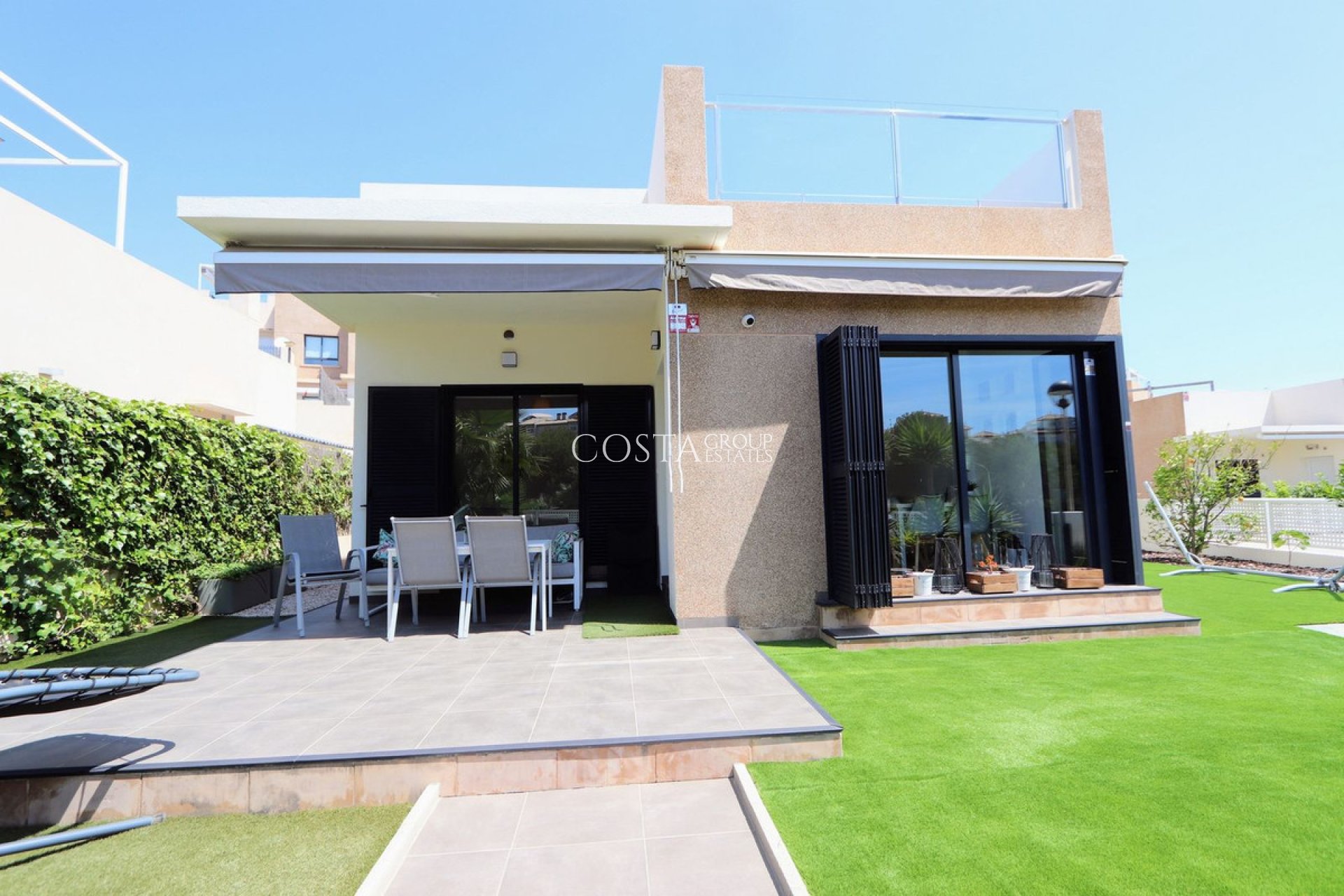 Resale - Villa -
Orihuela - La Zenia