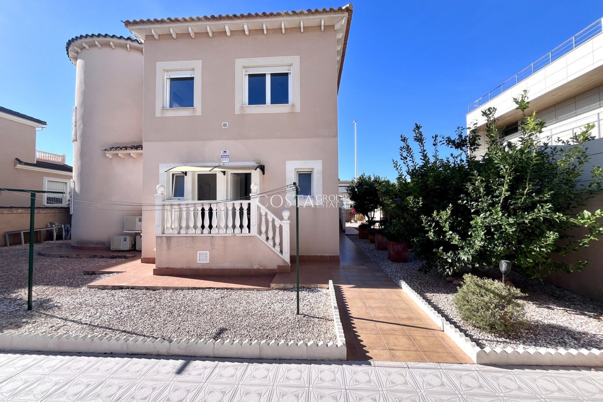 Resale - Villa -
Orihuela - La Zenia