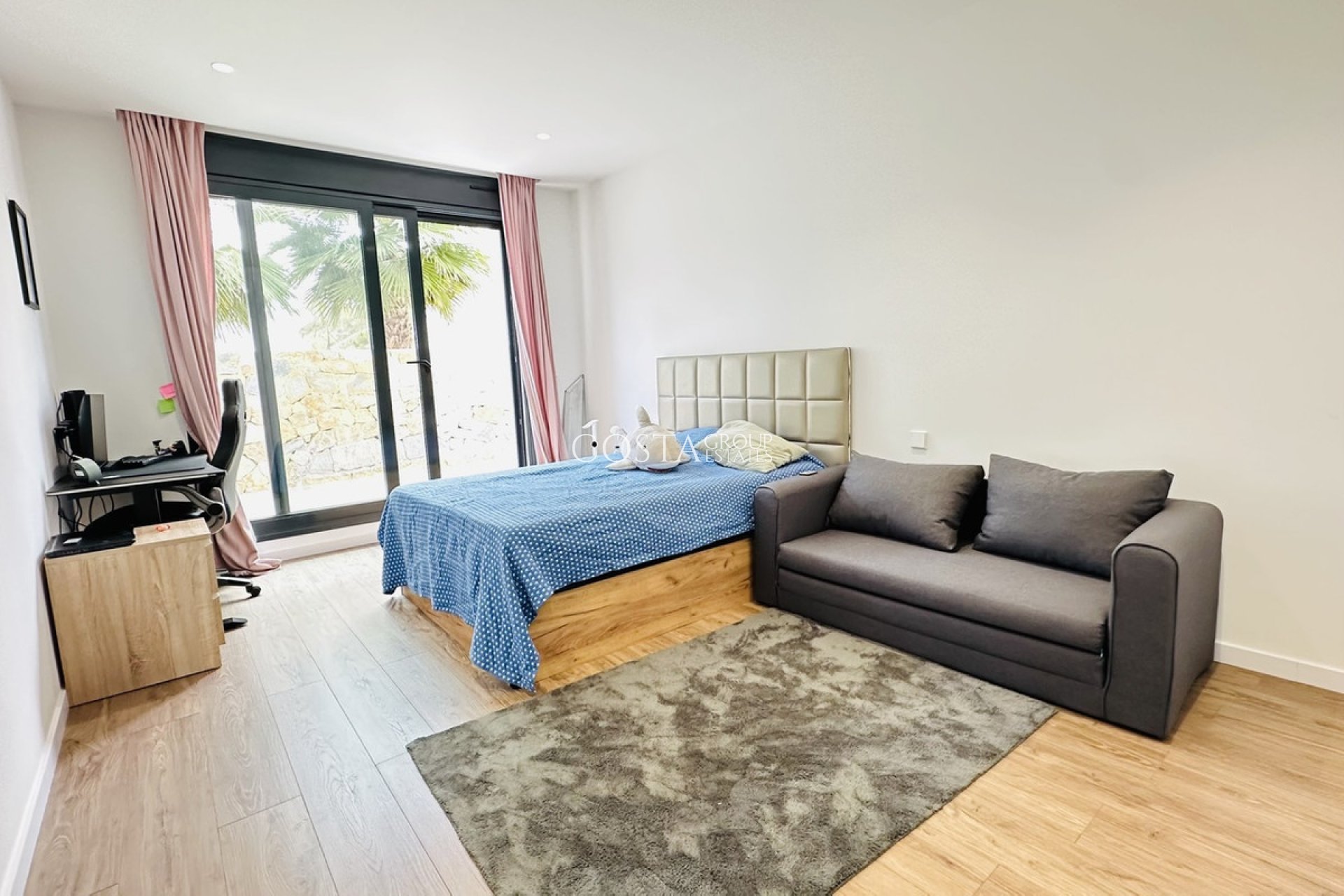 Resale - Villa -
Orihuela - Las Colinas Golf