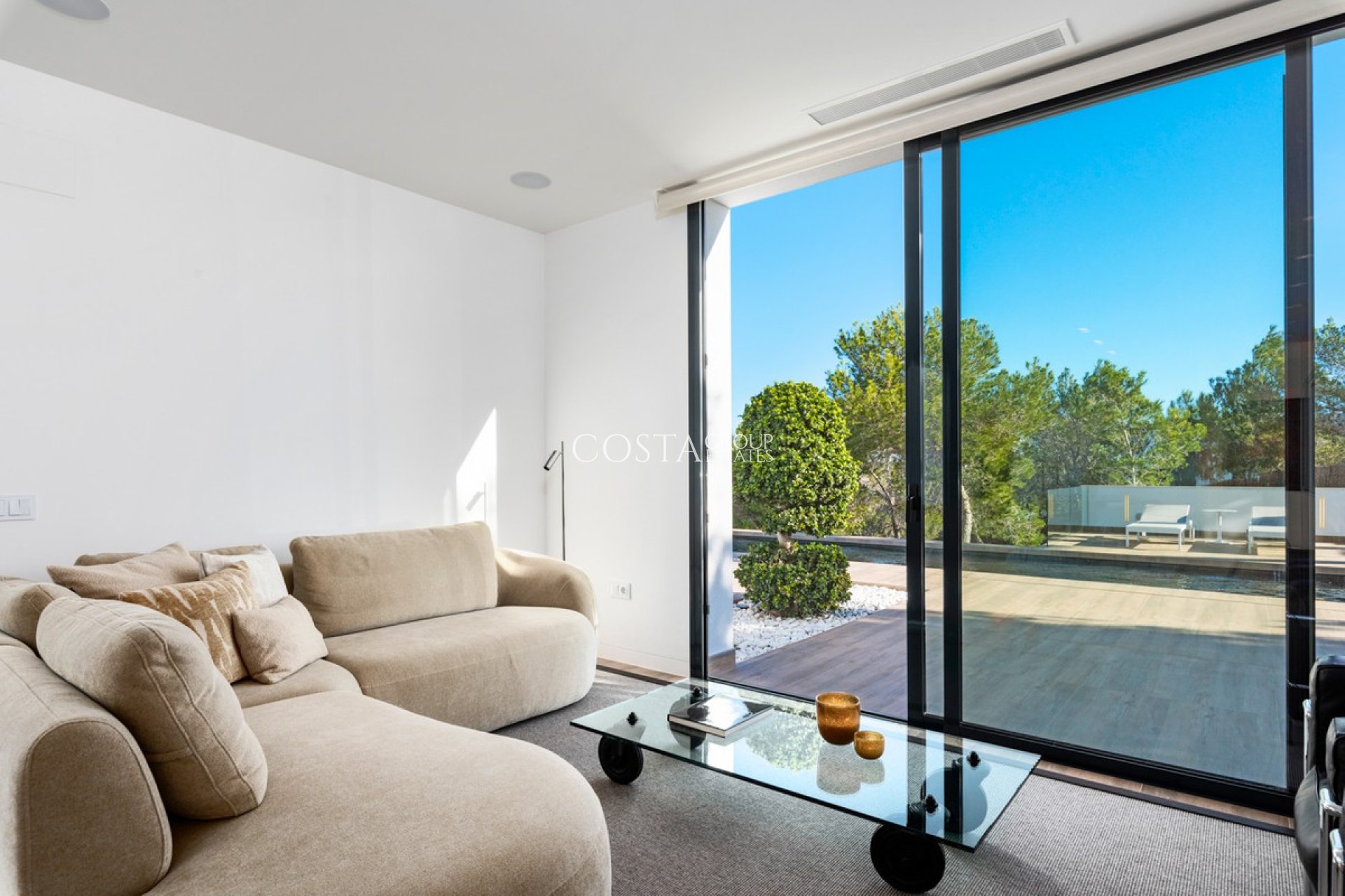 Resale - Villa -
Orihuela - Las Colinas Golf