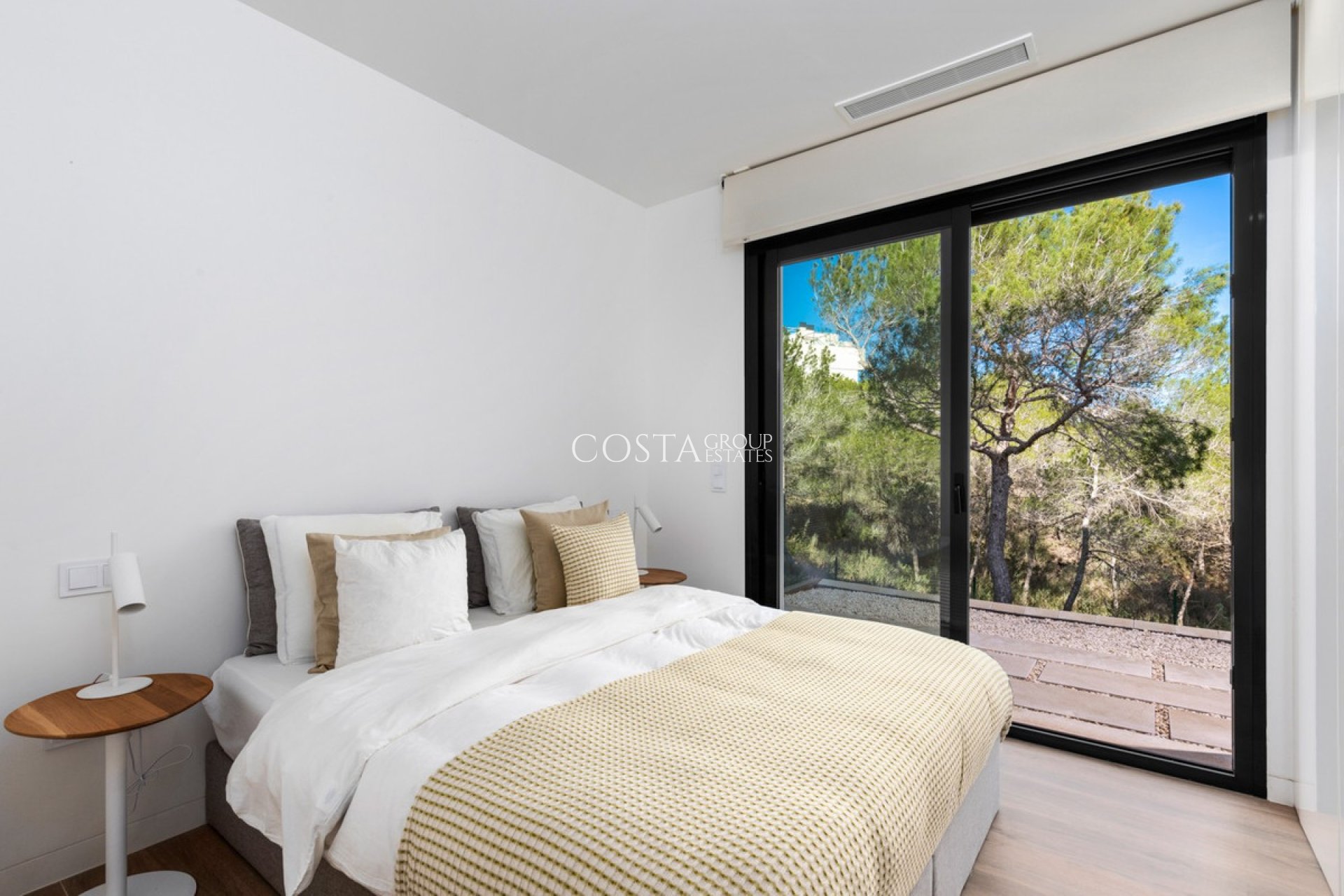 Resale - Villa -
Orihuela - Las Colinas Golf