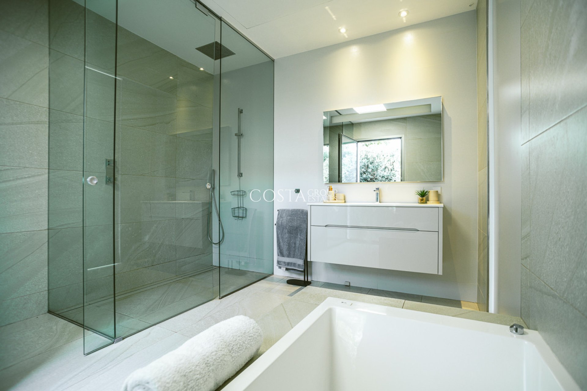 Resale - Villa -
Orihuela - Las Colinas Golf