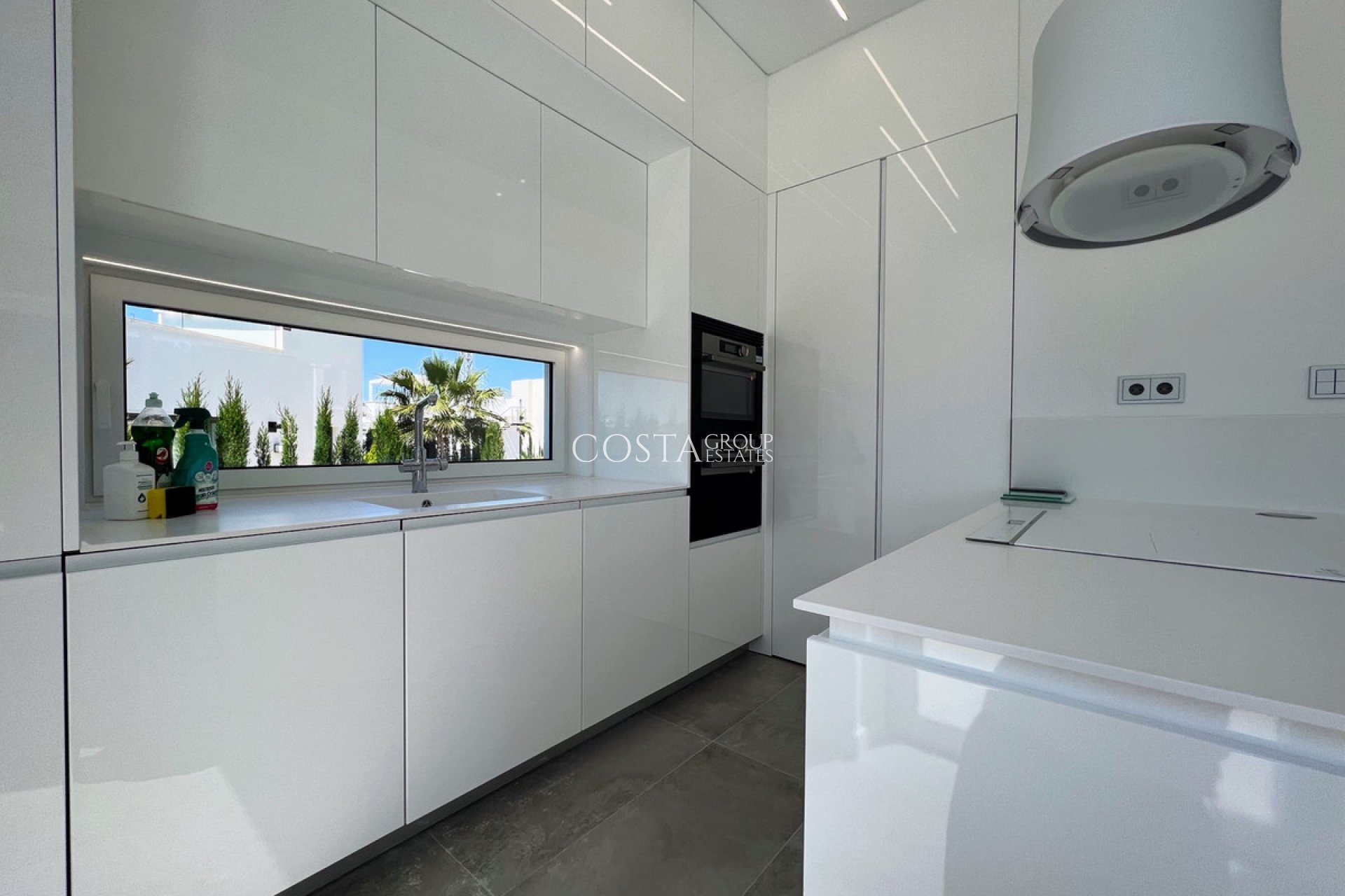 Resale - Villa -
Orihuela - Las Colinas Golf