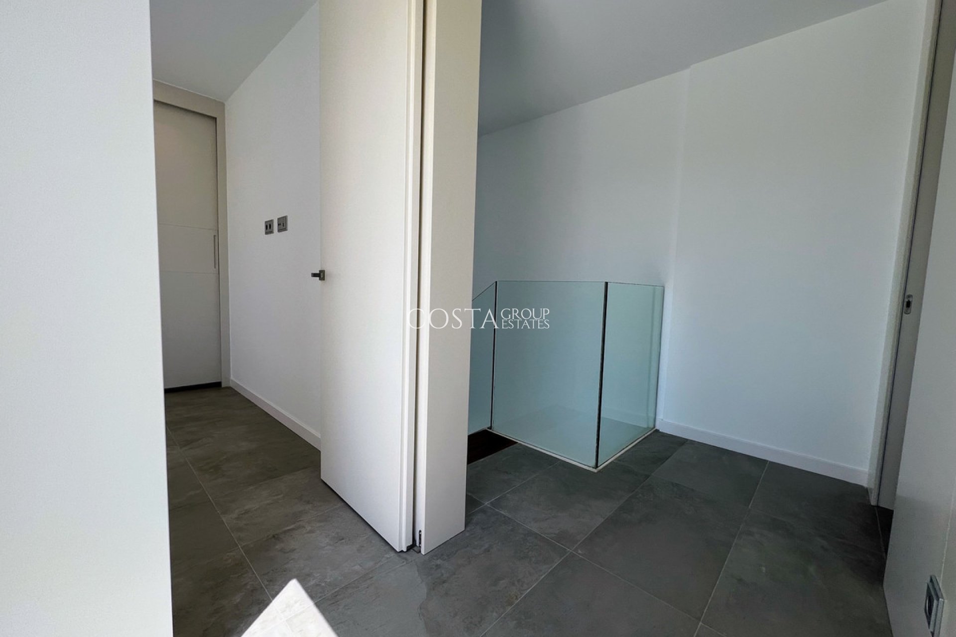 Resale - Villa -
Orihuela - Las Colinas Golf