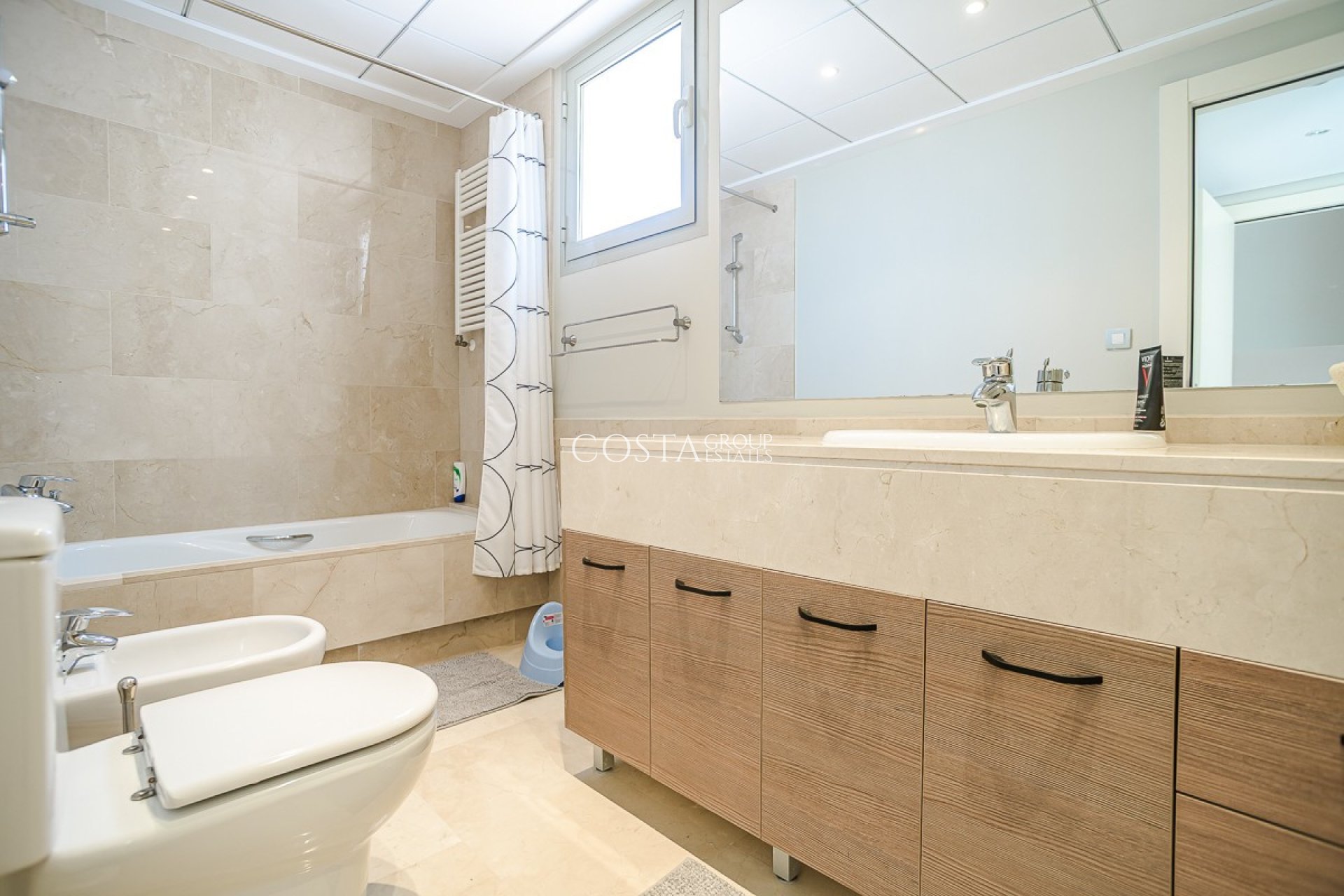 Resale - Villa -
Orihuela - Las Colinas Golf