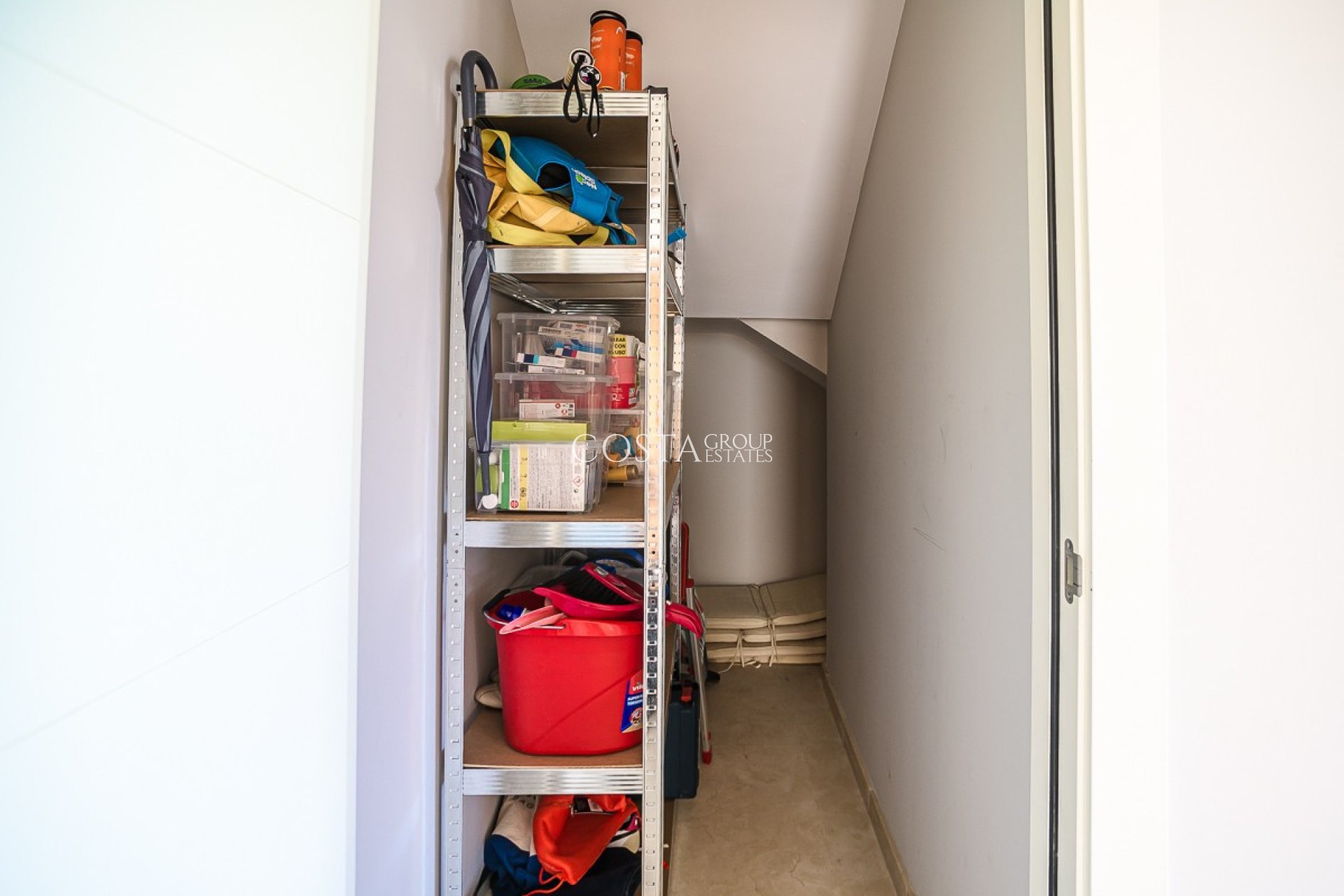 Resale - Villa -
Orihuela - Las Colinas Golf