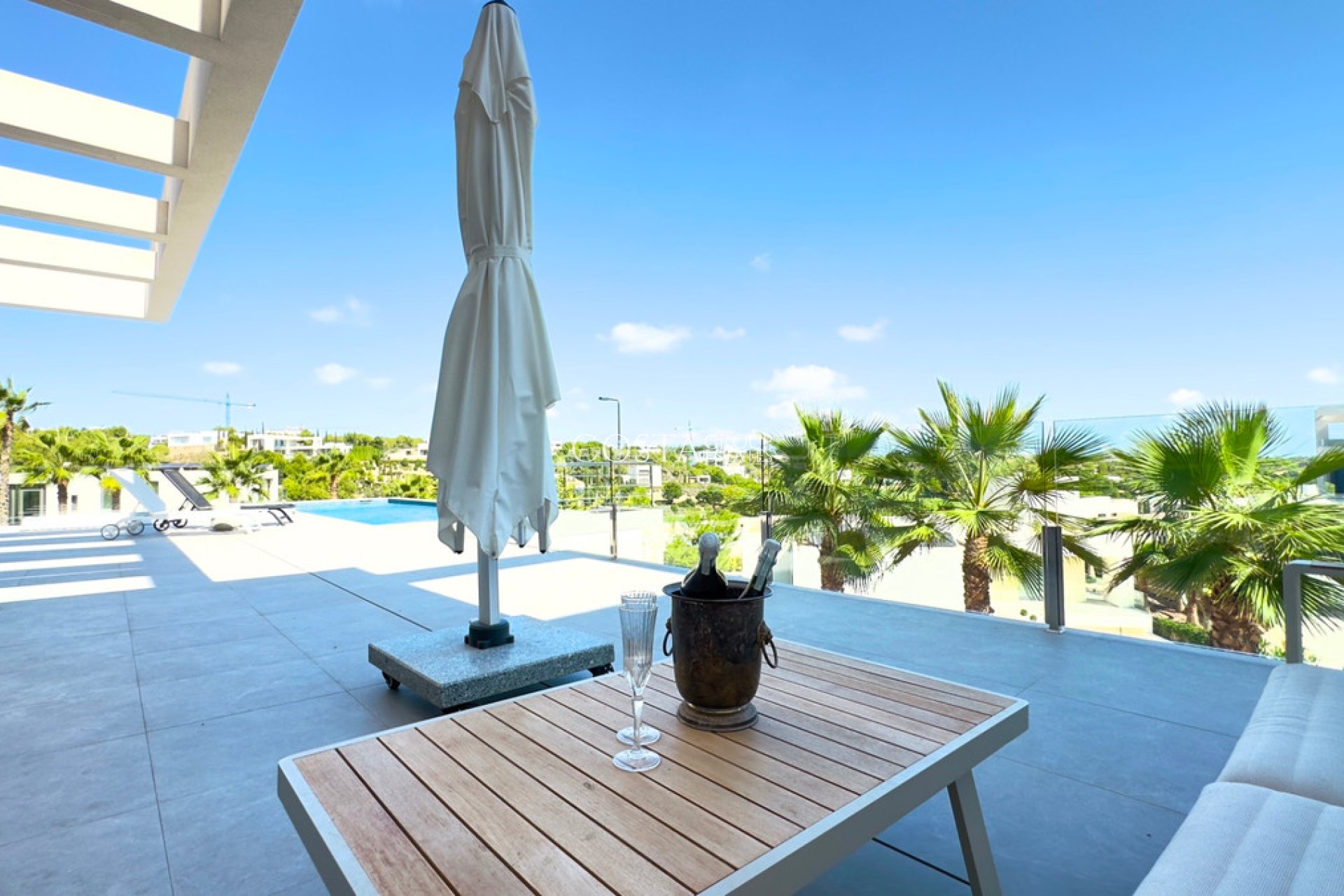 Resale - Villa -
Orihuela - Las Colinas Golf