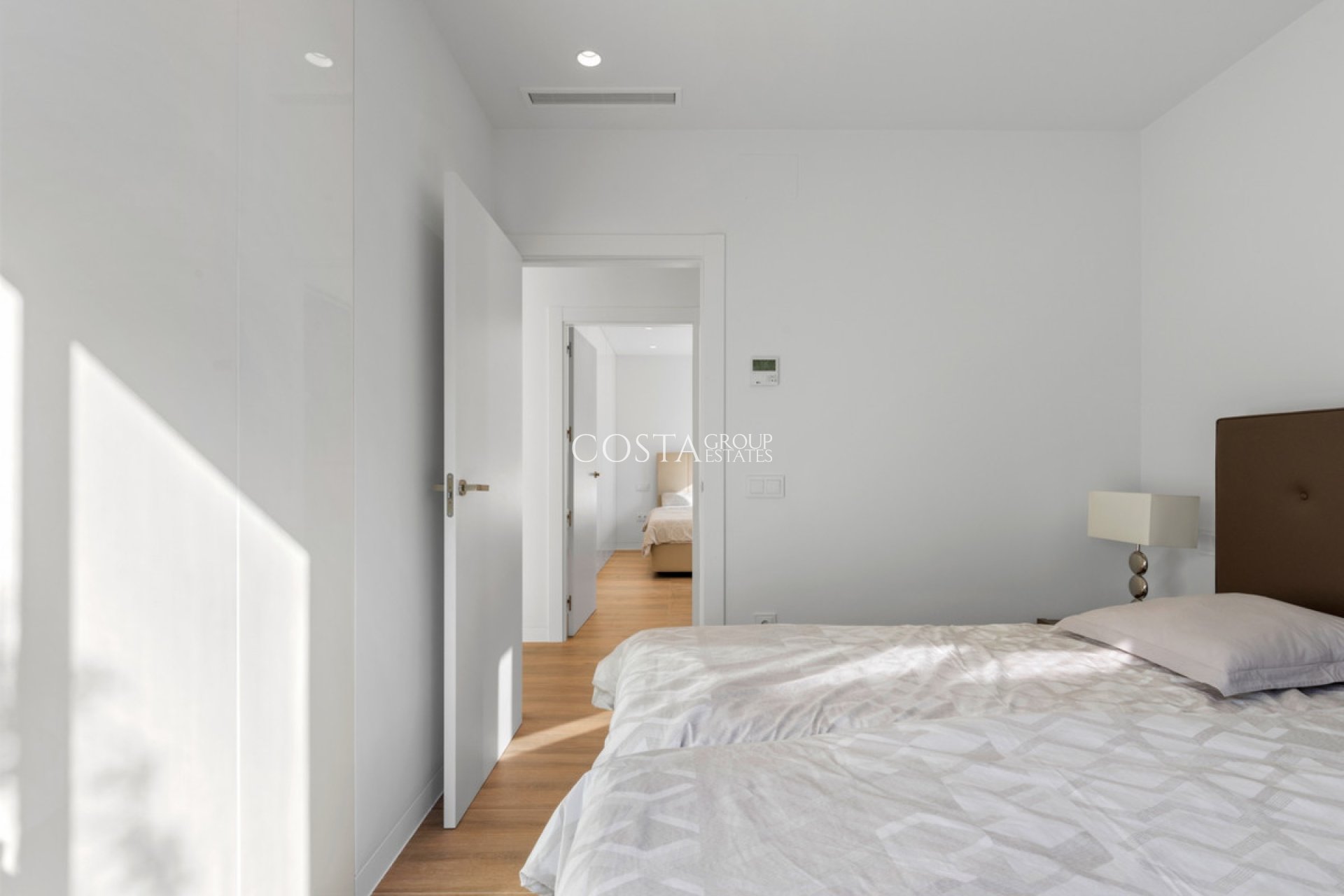 Resale - Villa -
Orihuela - Las Colinas Golf