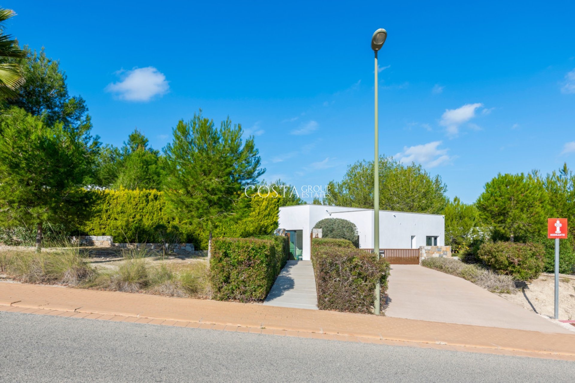 Resale - Villa -
Orihuela - Las Colinas Golf