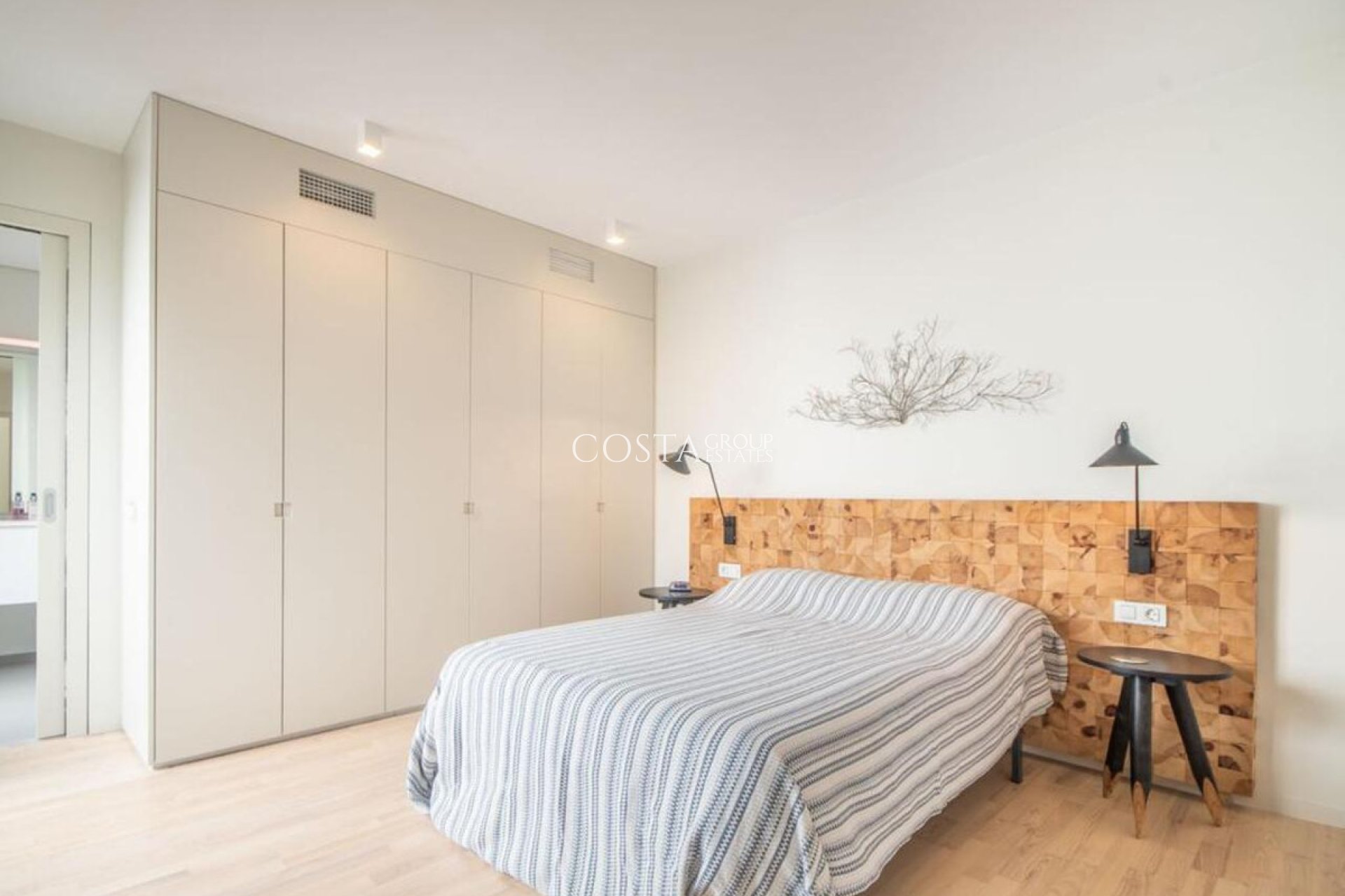 Resale - Villa -
Orihuela - Las Colinas Golf