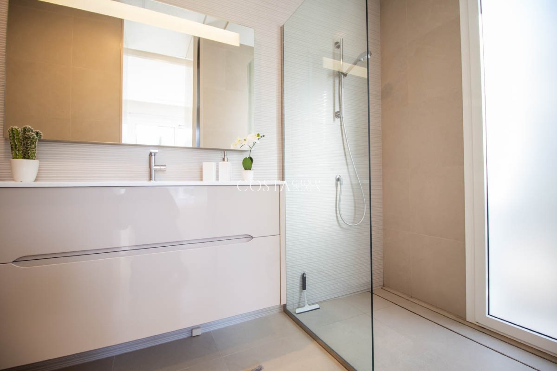 Resale - Villa -
Orihuela - Las Colinas Golf