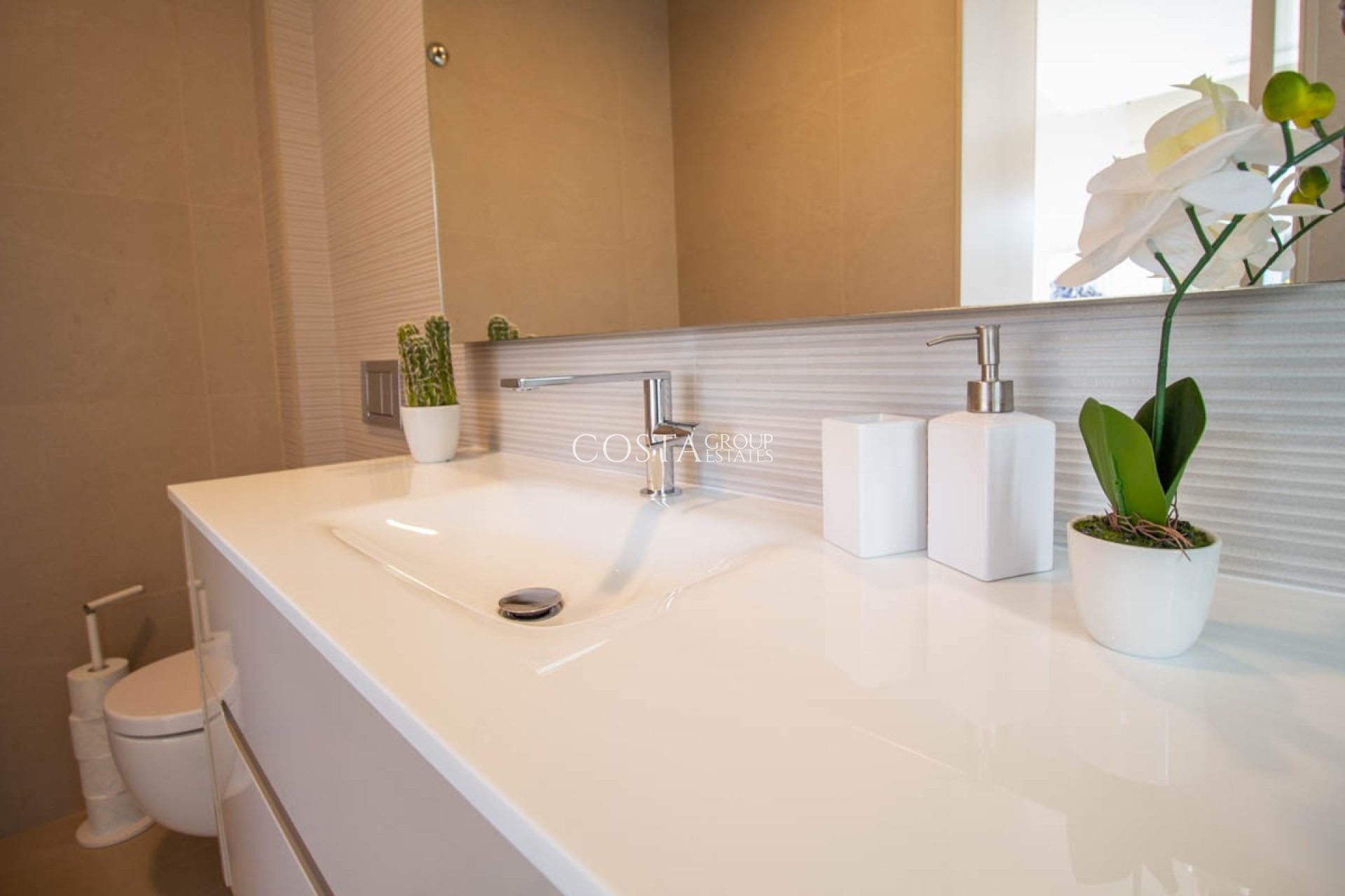 Resale - Villa -
Orihuela - Las Colinas Golf