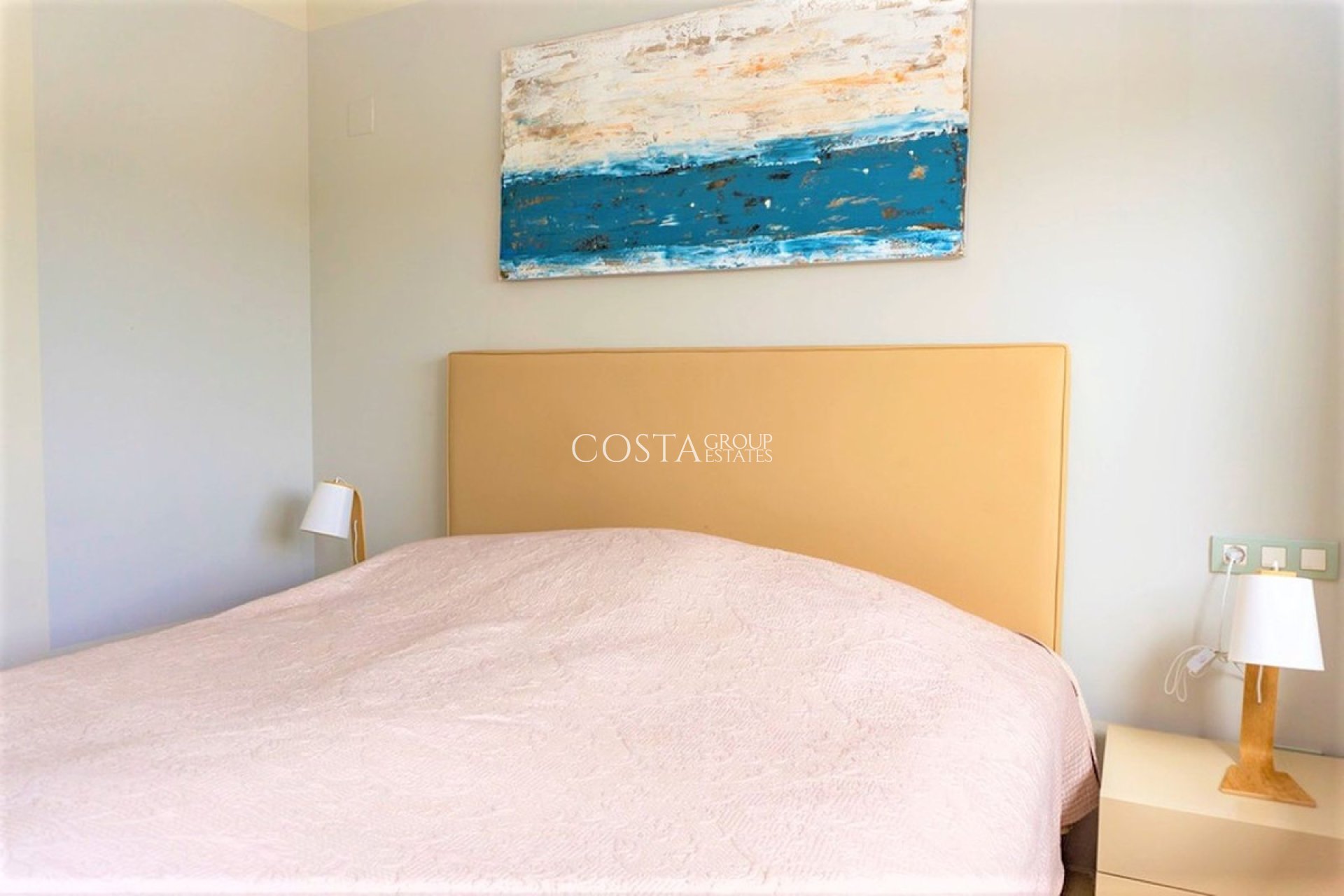 Resale - Villa -
Orihuela - Las Colinas Golf