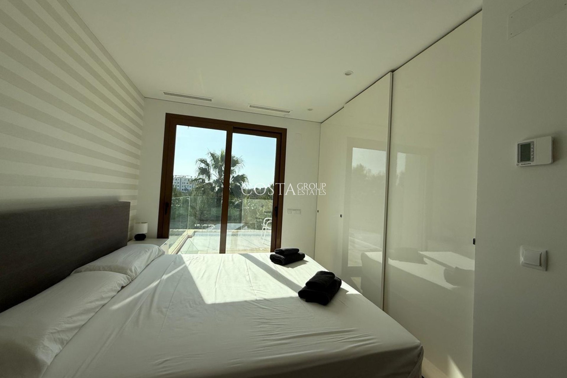 Resale - Villa -
Orihuela - Las Colinas Golf