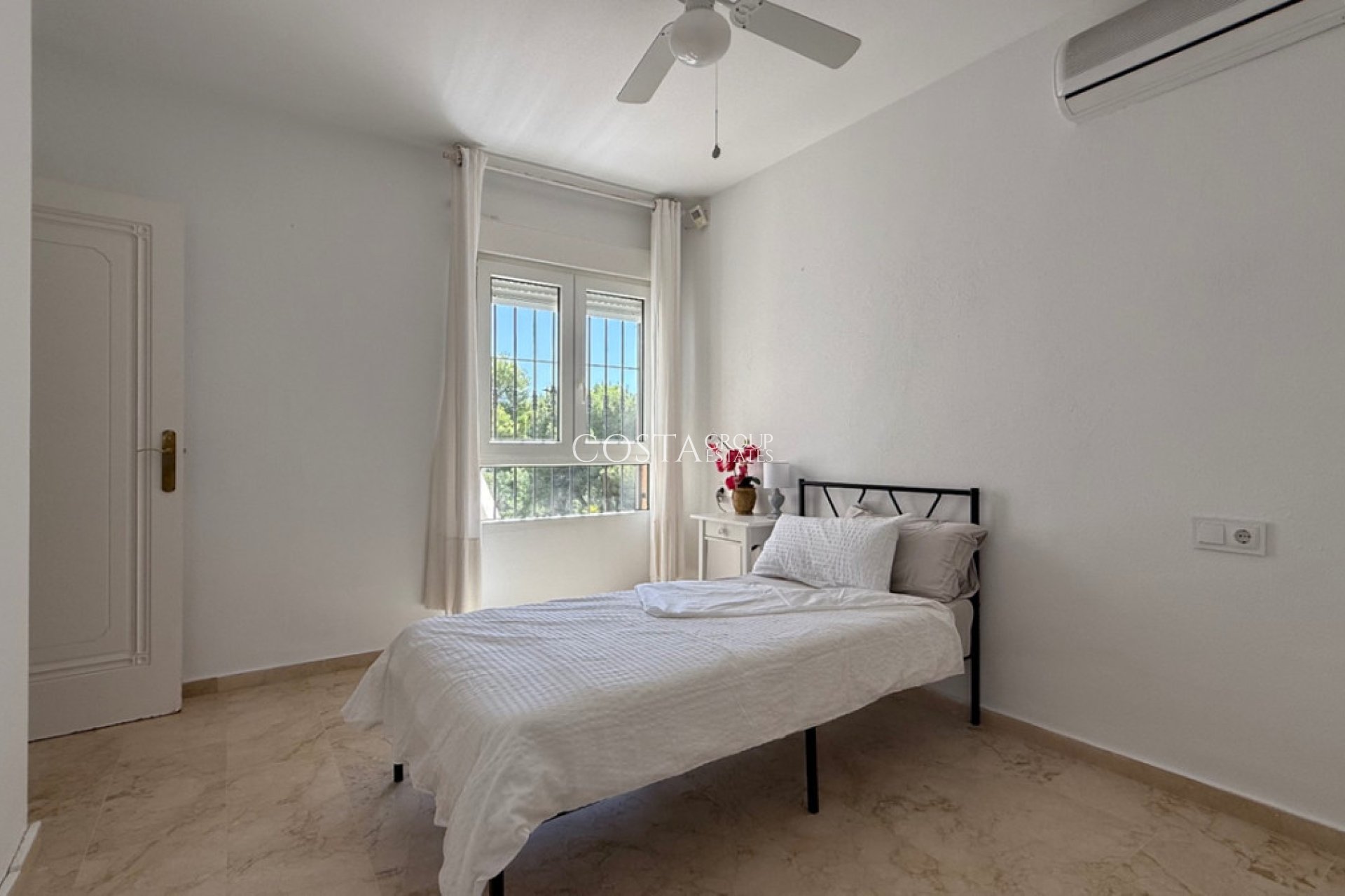 Resale - Villa -
Orihuela - Las Ramblas Golf