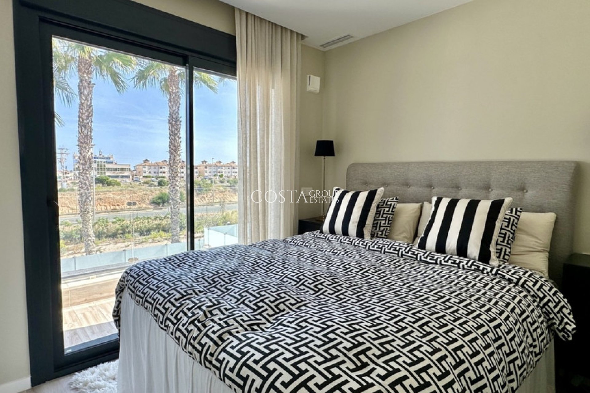 Resale - Villa -
Orihuela - Lomas de Cabo Roig