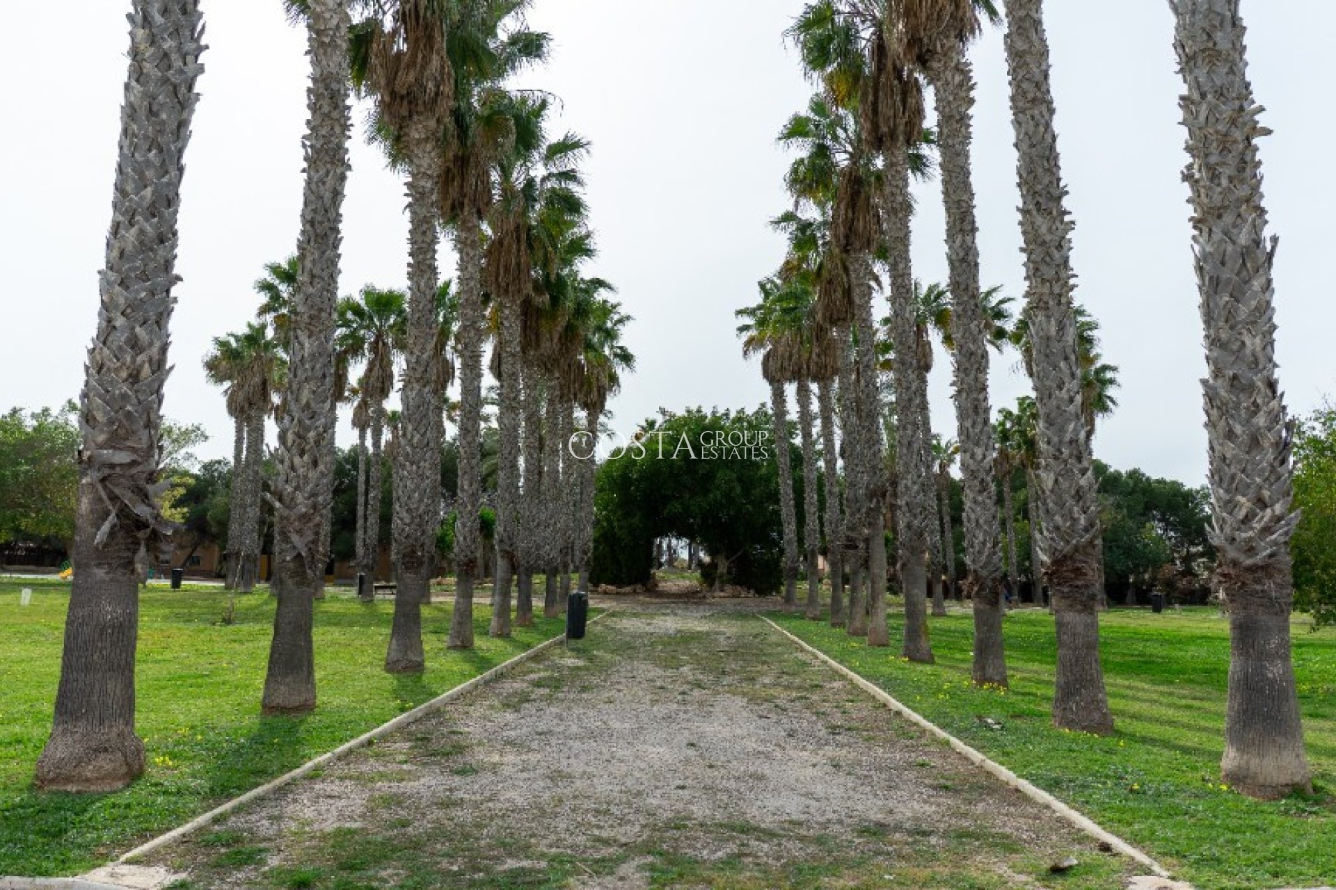 Resale - Villa -
Orihuela - Los Altos