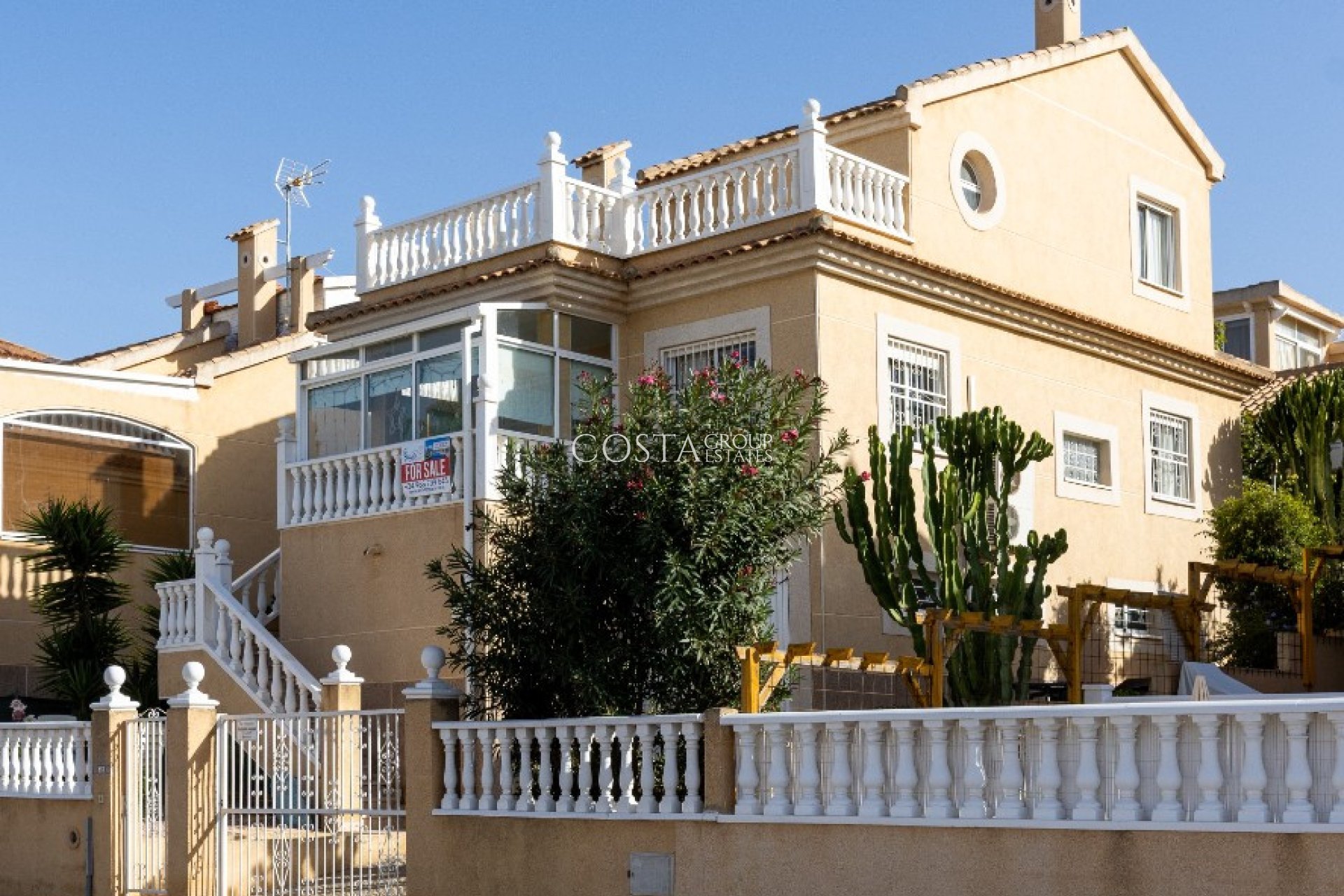 Resale - Villa -
Orihuela - Los Altos