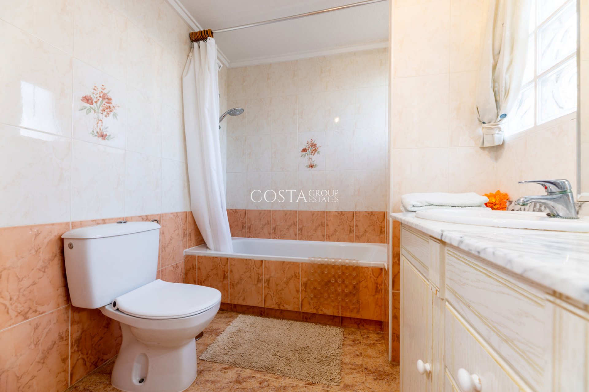 Resale - Villa -
Orihuela - Los Altos