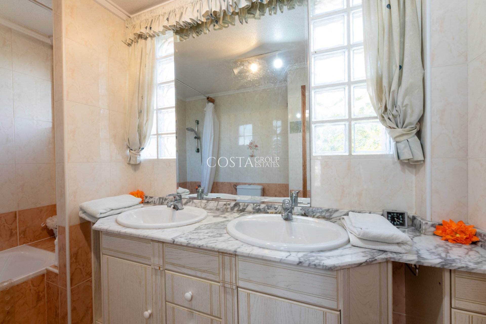 Resale - Villa -
Orihuela - Los Altos