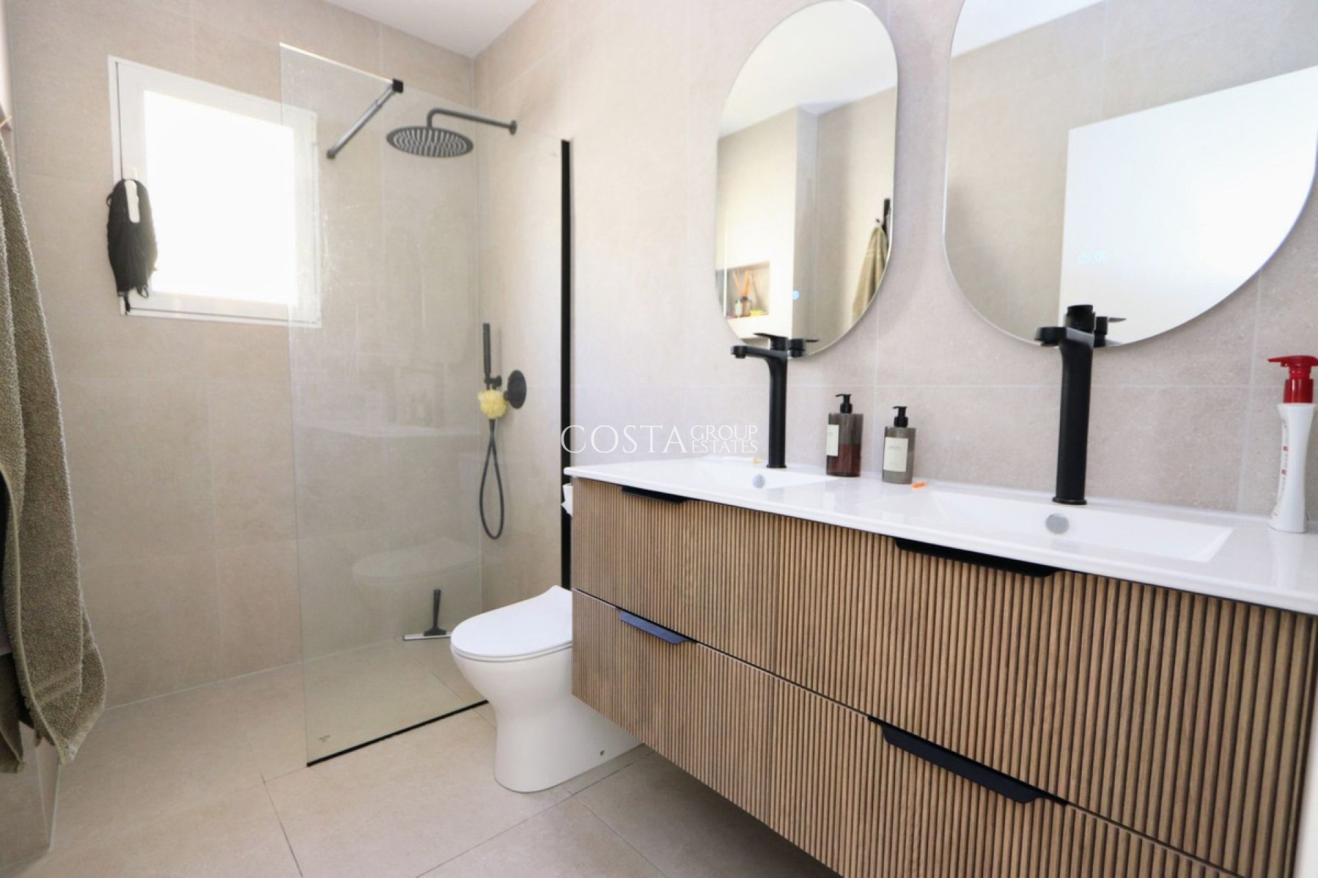 Resale - Villa -
Orihuela - Los Altos