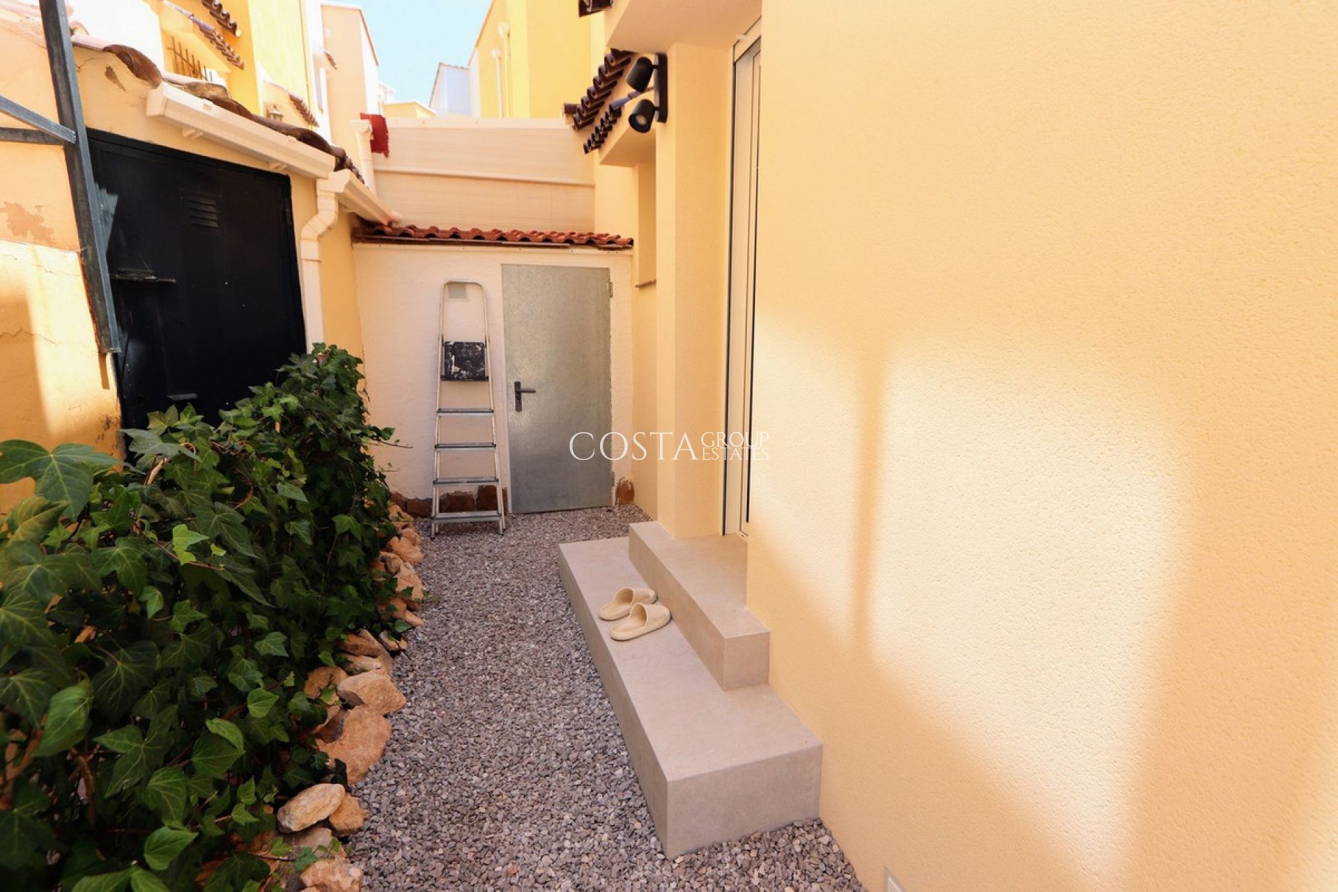 Resale - Villa -
Orihuela - Los Altos