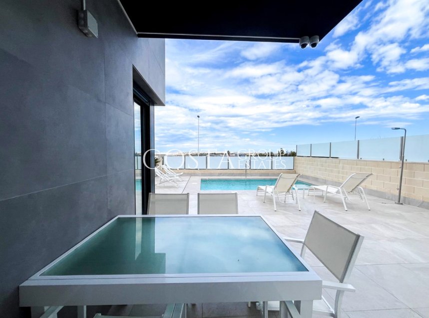 Resale - Villa -
Orihuela - Los Altos