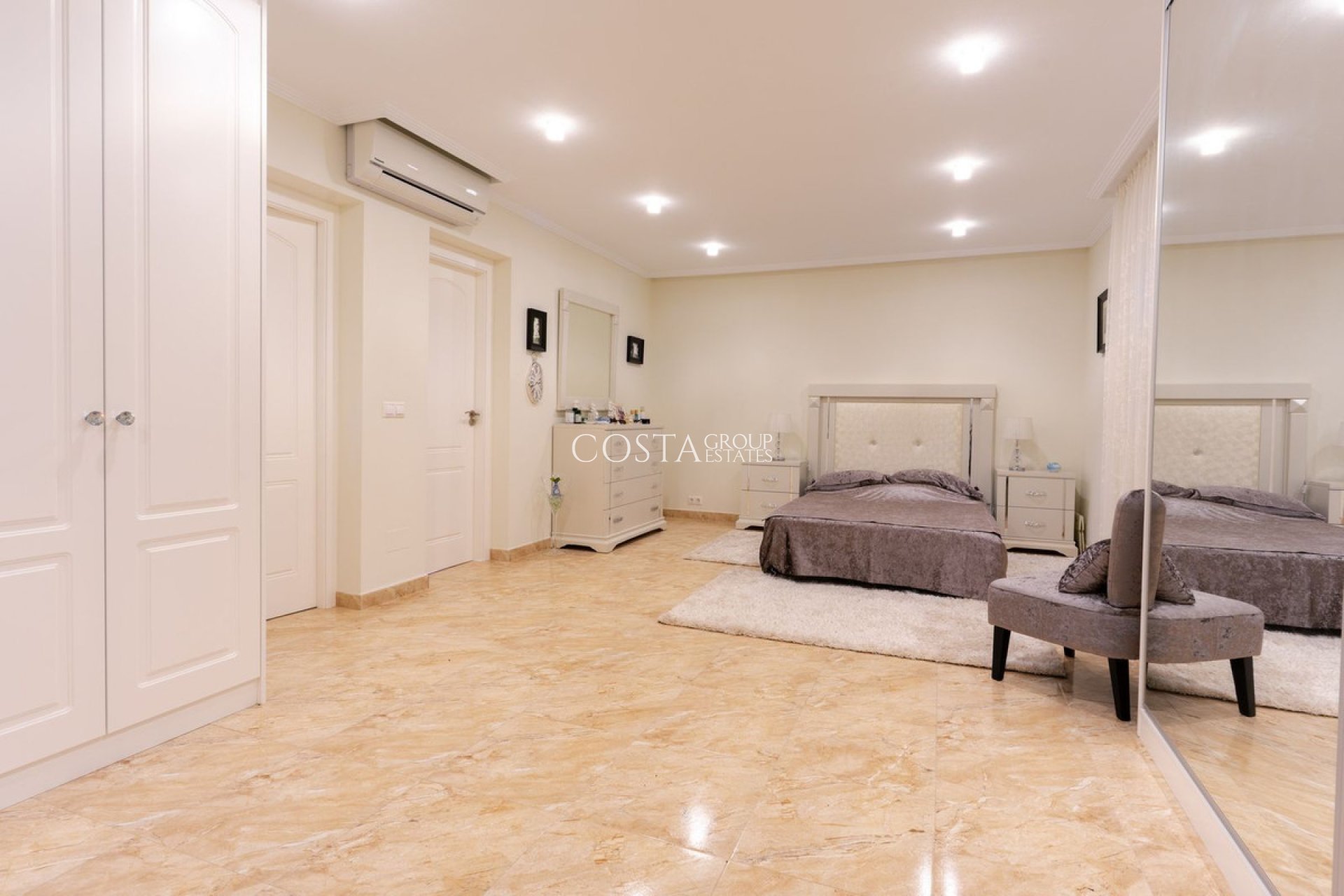 Resale - Villa -
Orihuela - Los Balcones