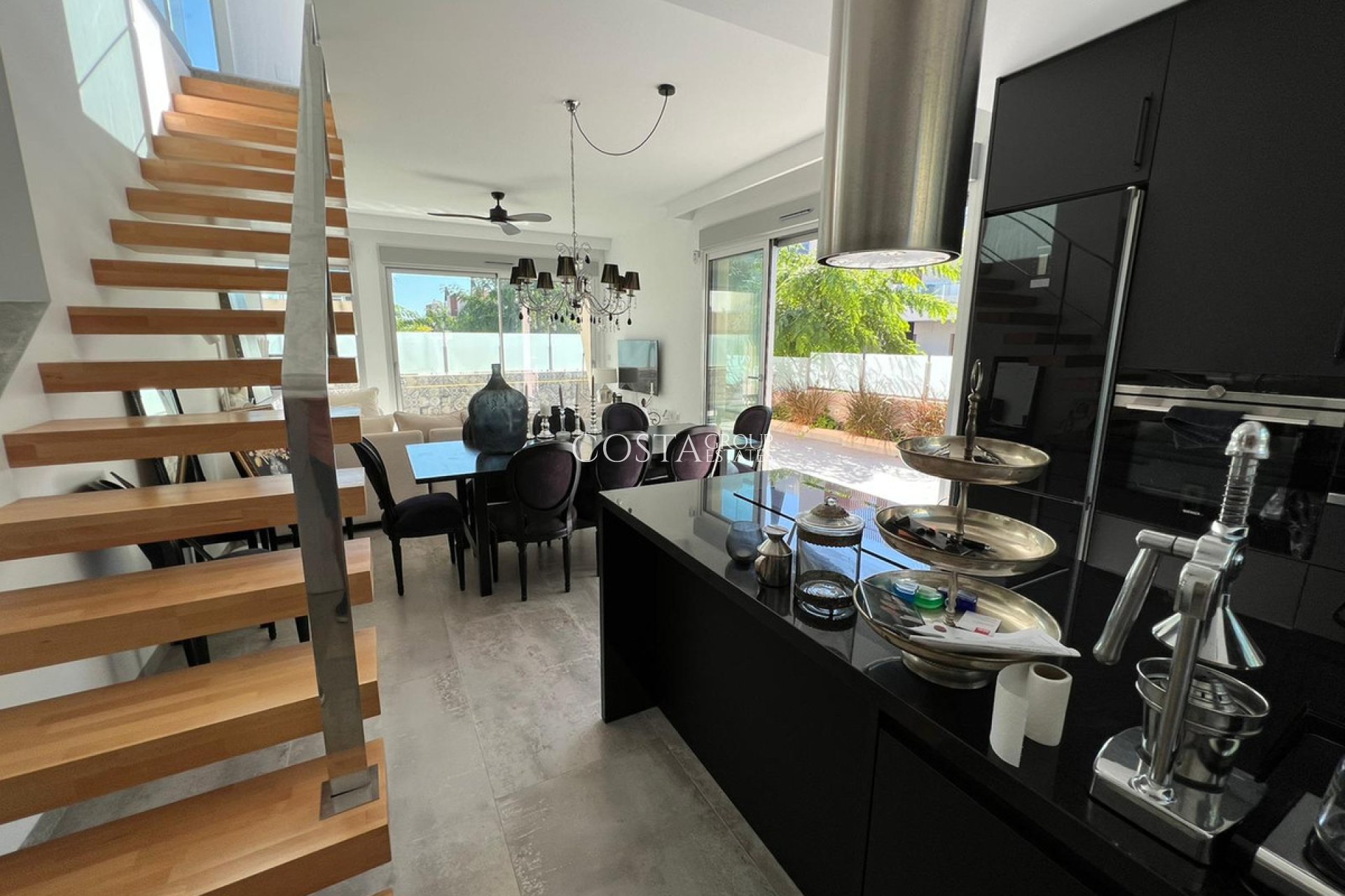 Resale - Villa -
Orihuela - Mil Palmeras