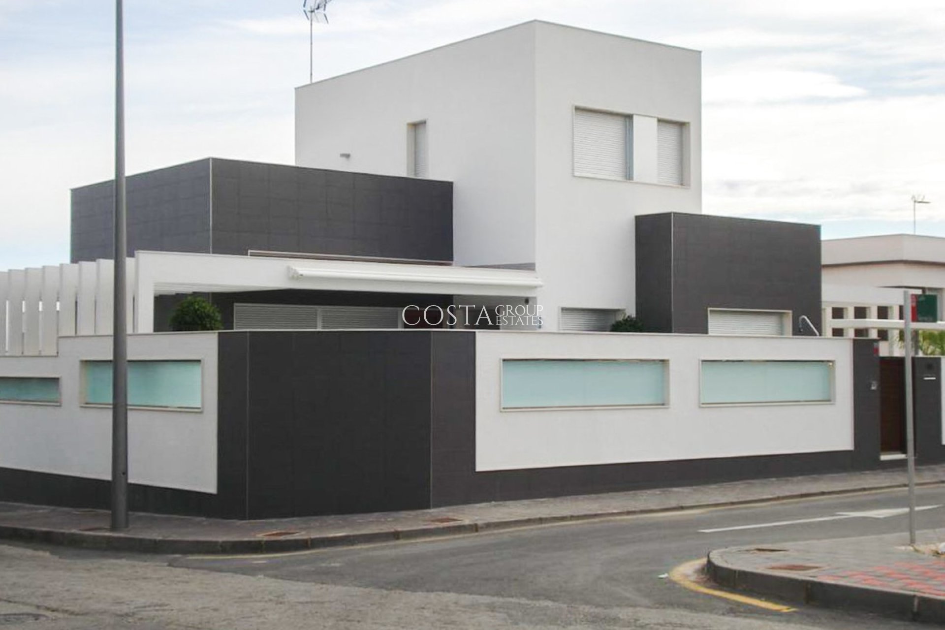 Resale - Villa -
Orihuela - Mil Palmeras