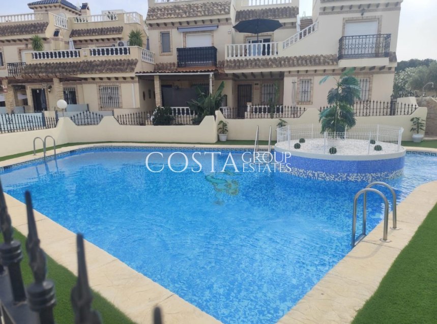 Resale - Villa -
Orihuela - Orihuela Costa