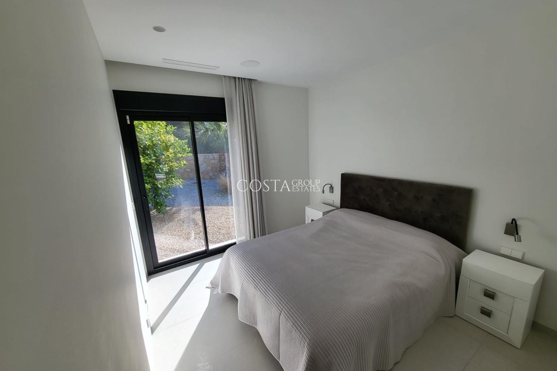 Resale - Villa -
Orihuela - Orihuela Costa