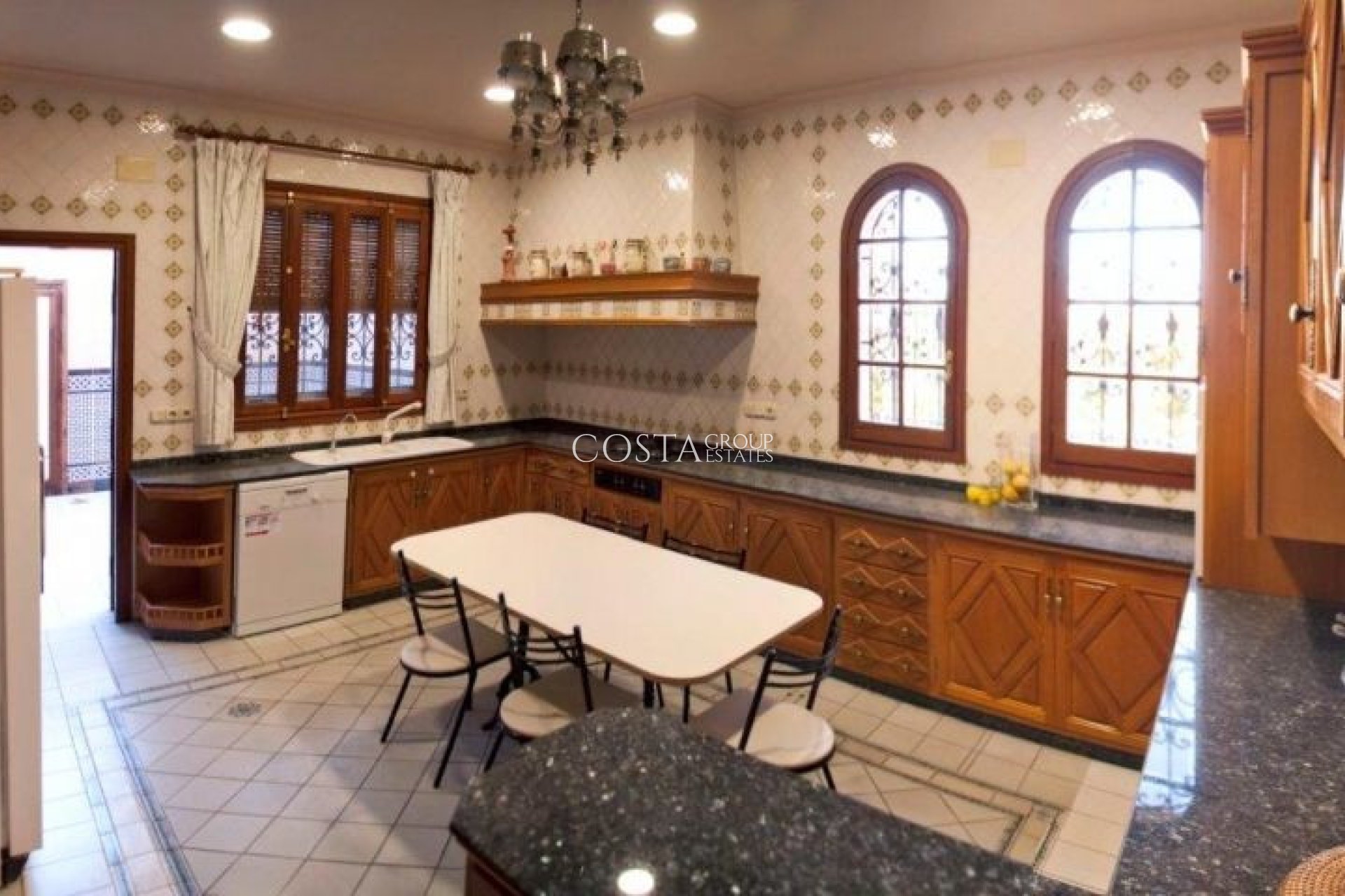 Resale - Villa -
Orihuela - Orihuela Costa