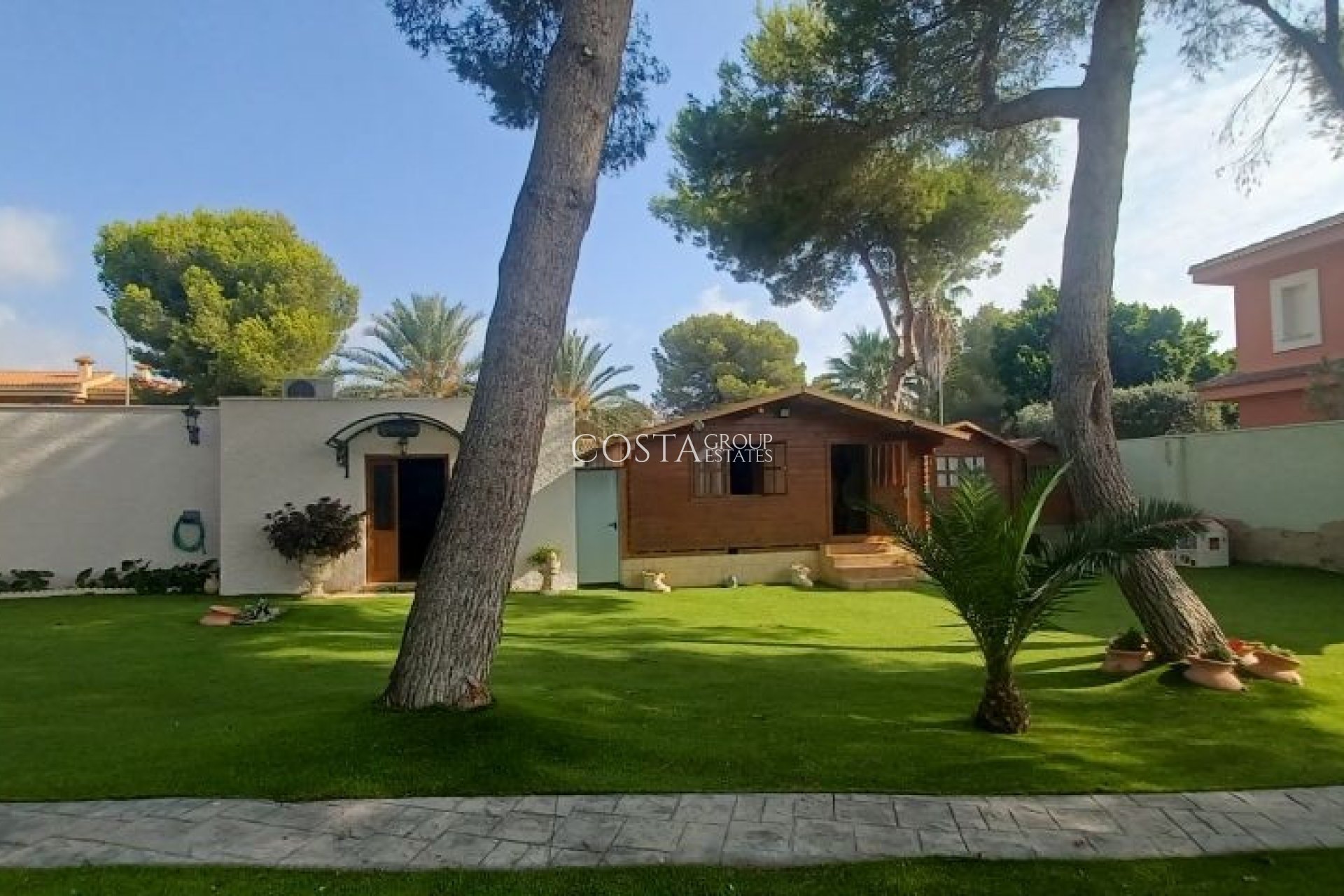 Resale - Villa -
Orihuela - Orihuela Costa