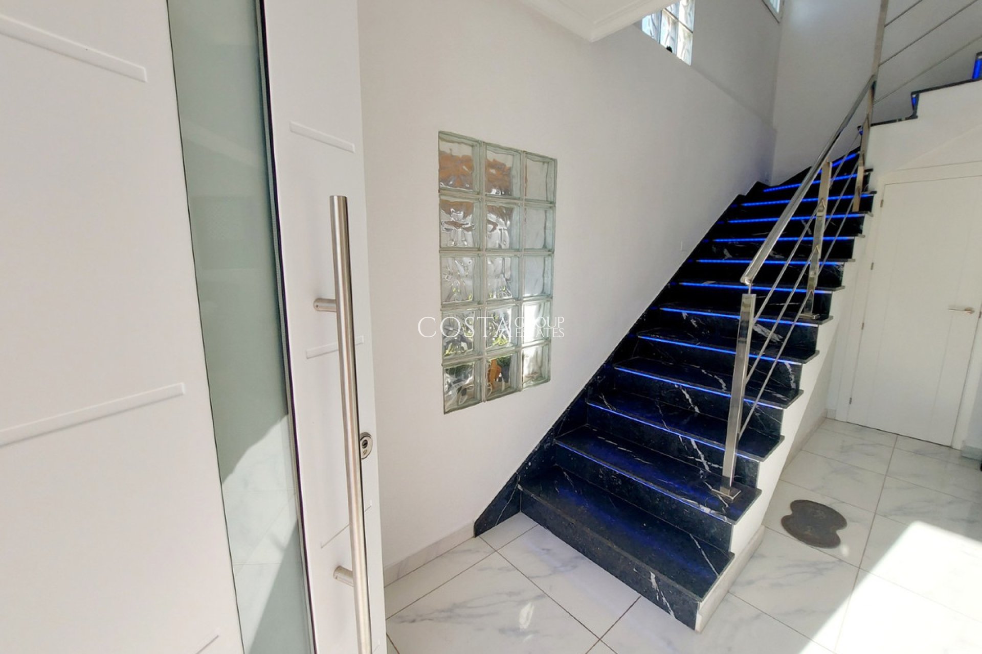 Resale - Villa -
Orihuela - Orihuela Costa