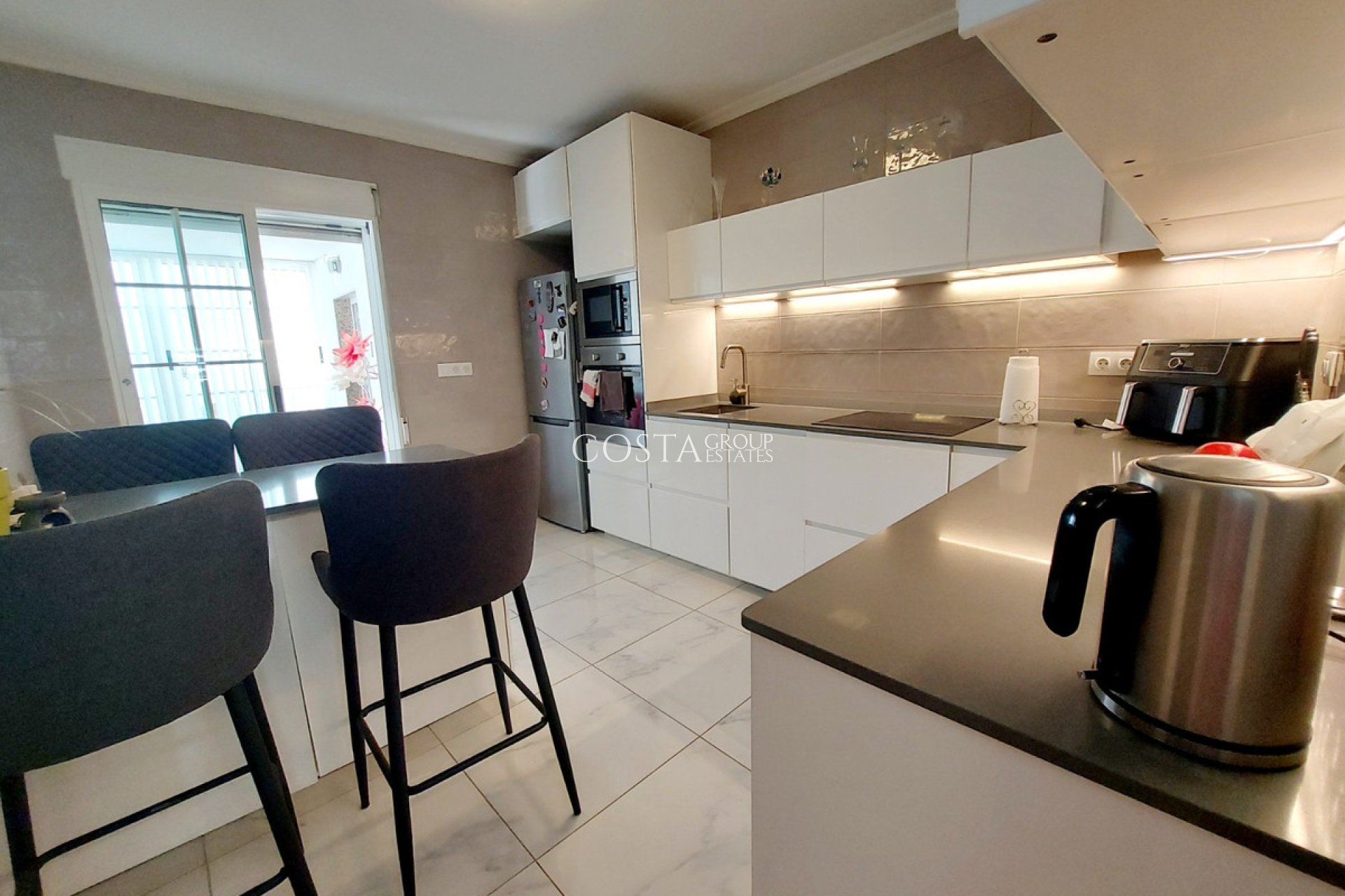 Resale - Villa -
Orihuela - Orihuela Costa