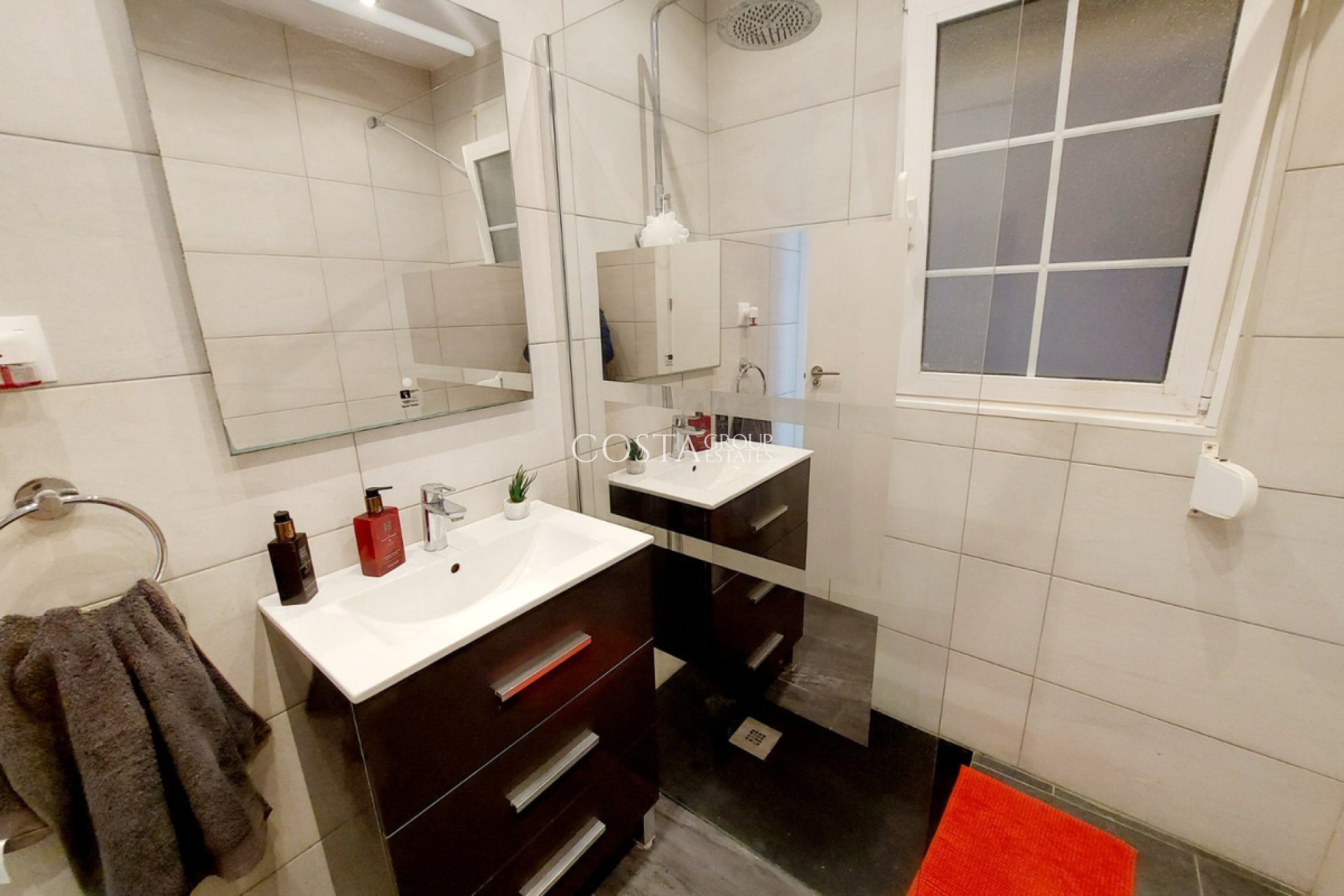 Resale - Villa -
Orihuela - Orihuela Costa