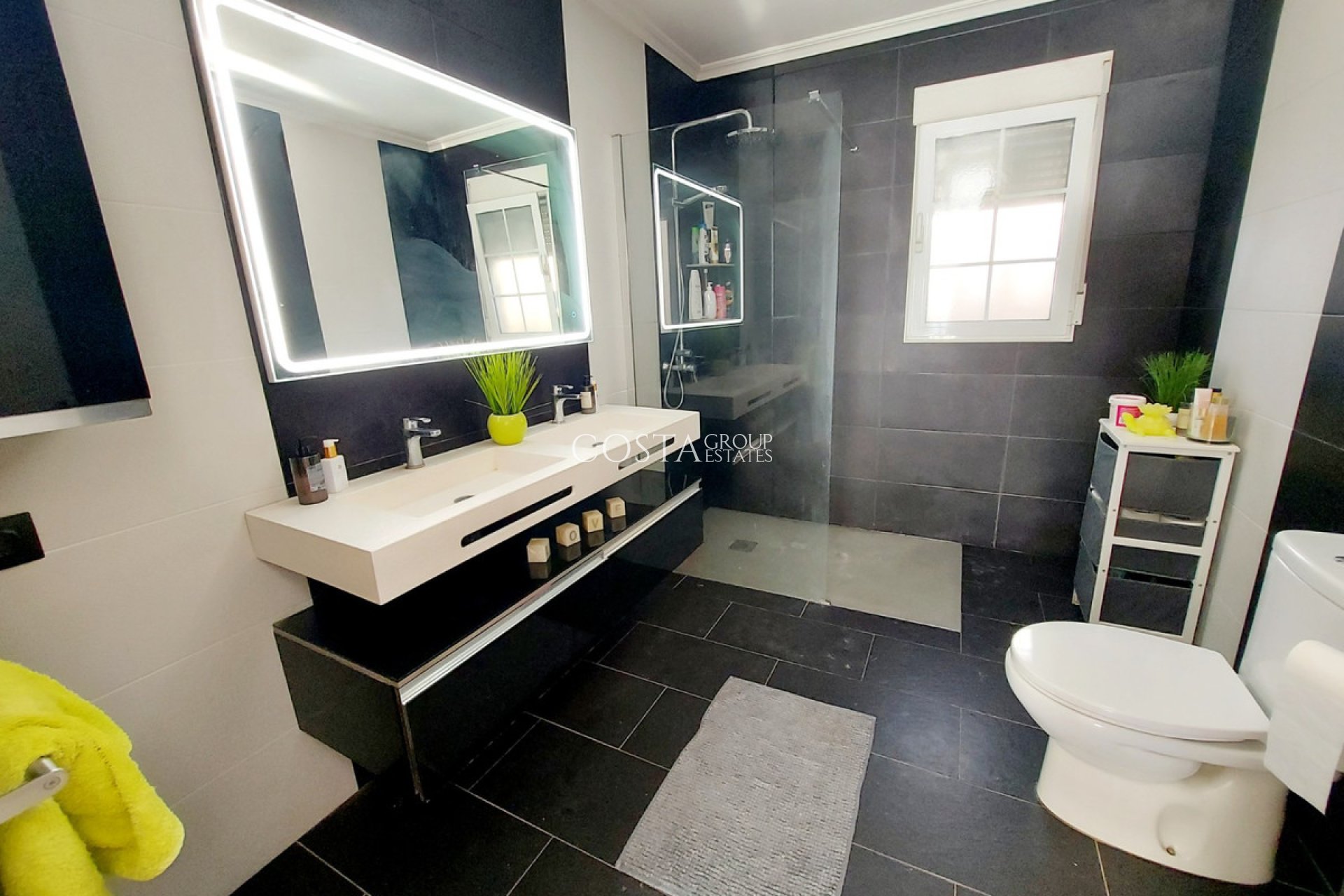 Resale - Villa -
Orihuela - Orihuela Costa